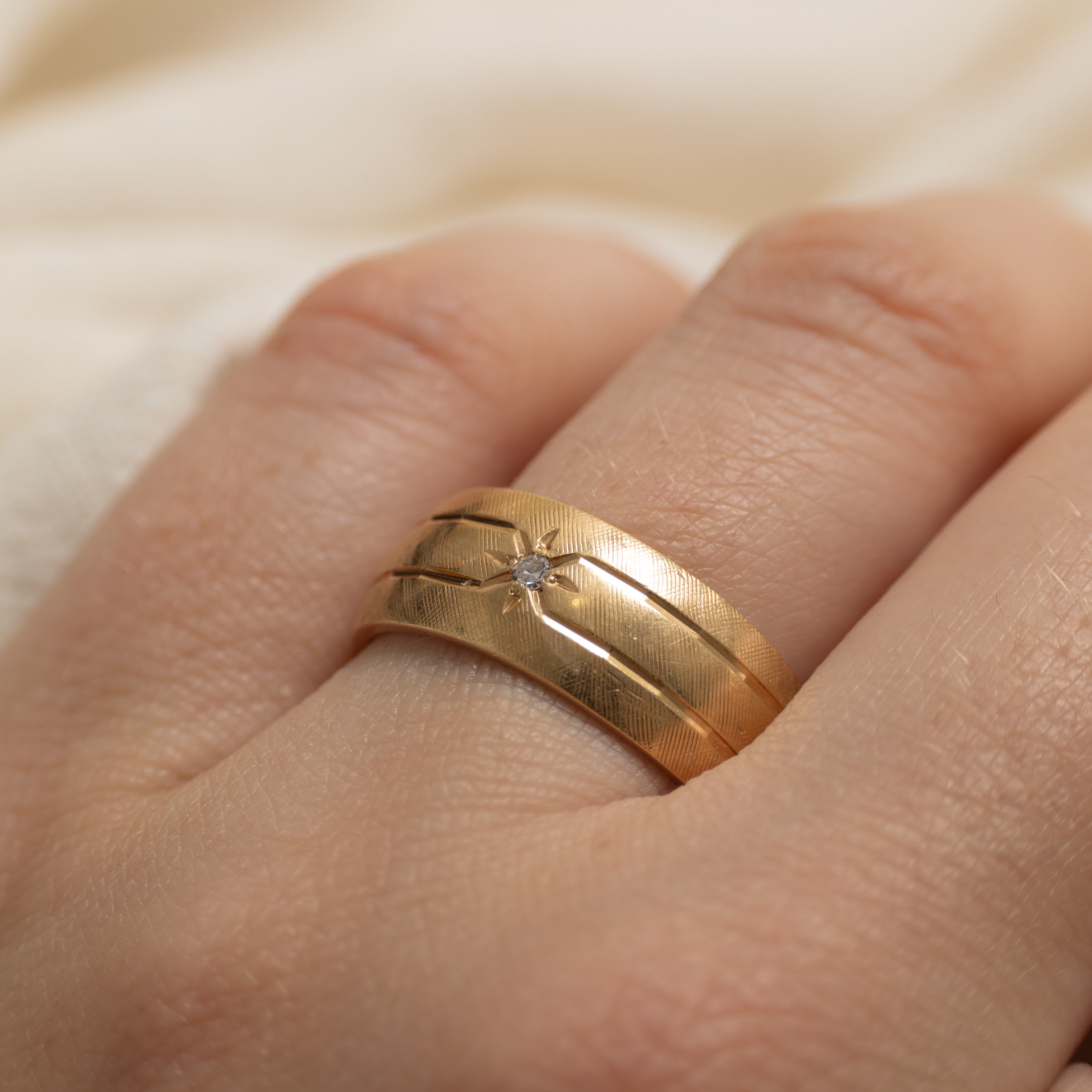 Star Set Diamond Cross-Hatch Textured Dome Ring | SZ 8.5