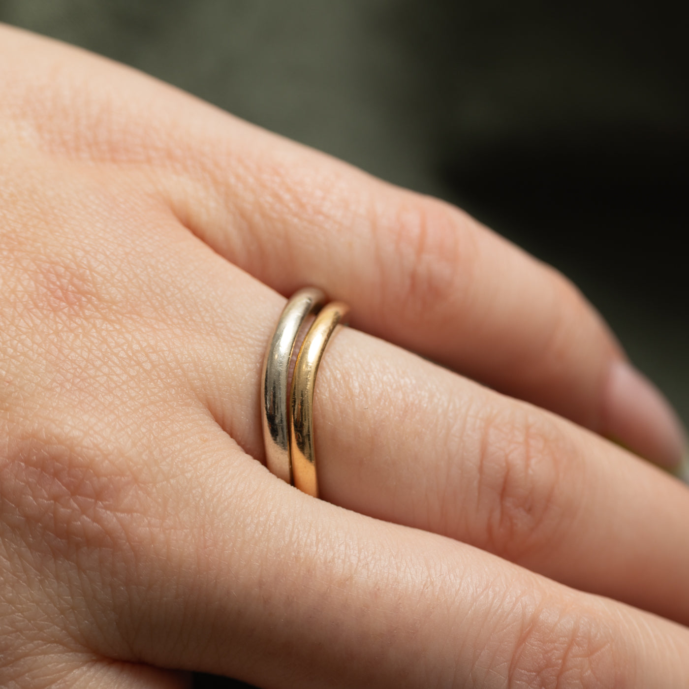 18k Two Tone Gold Curved Bands | SZ 6