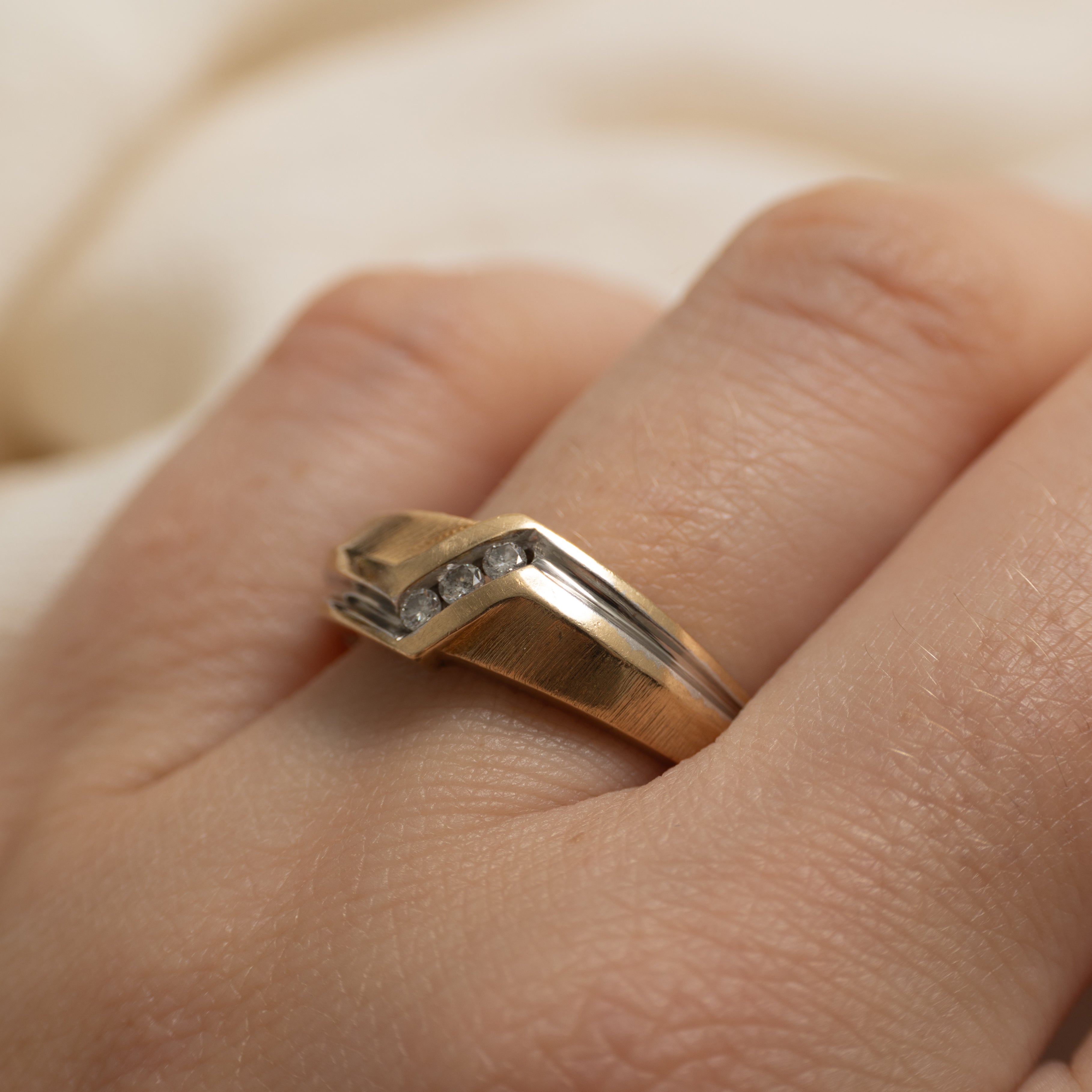 Channel Set Diagonal Diamond Grooved Ring | SZ 8.75