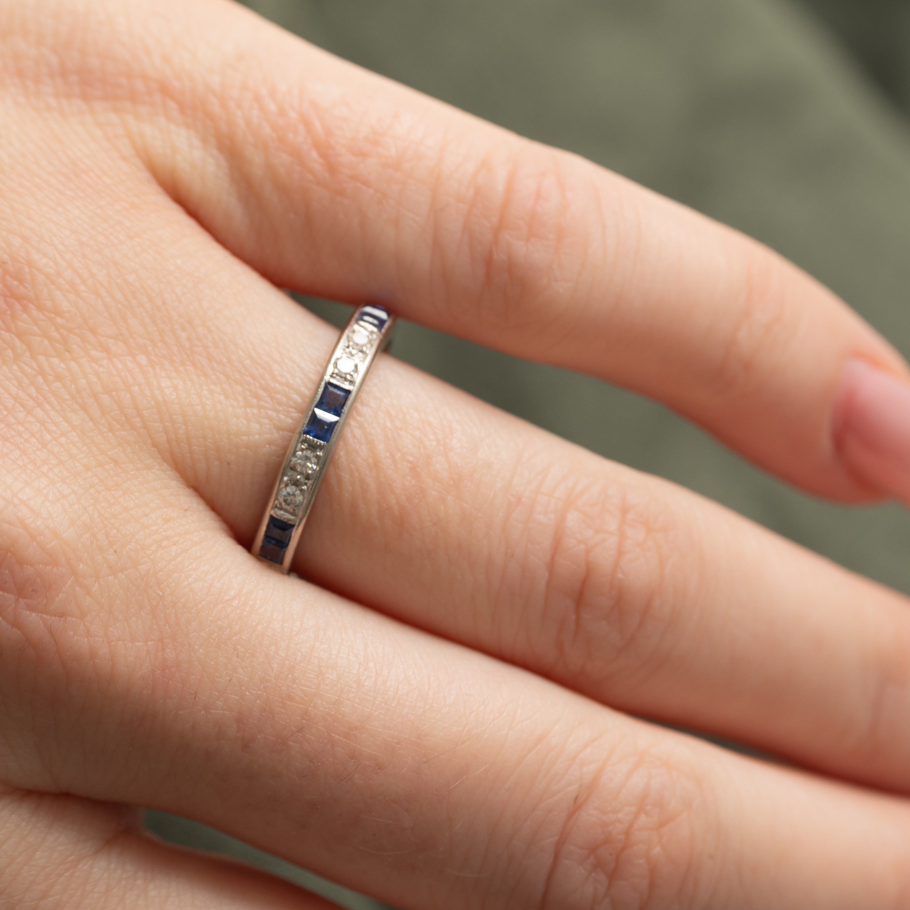 Bague semi-éternité en saphirs et diamants | 0,21 ct, 0,04 ct | Taille 8,0 |