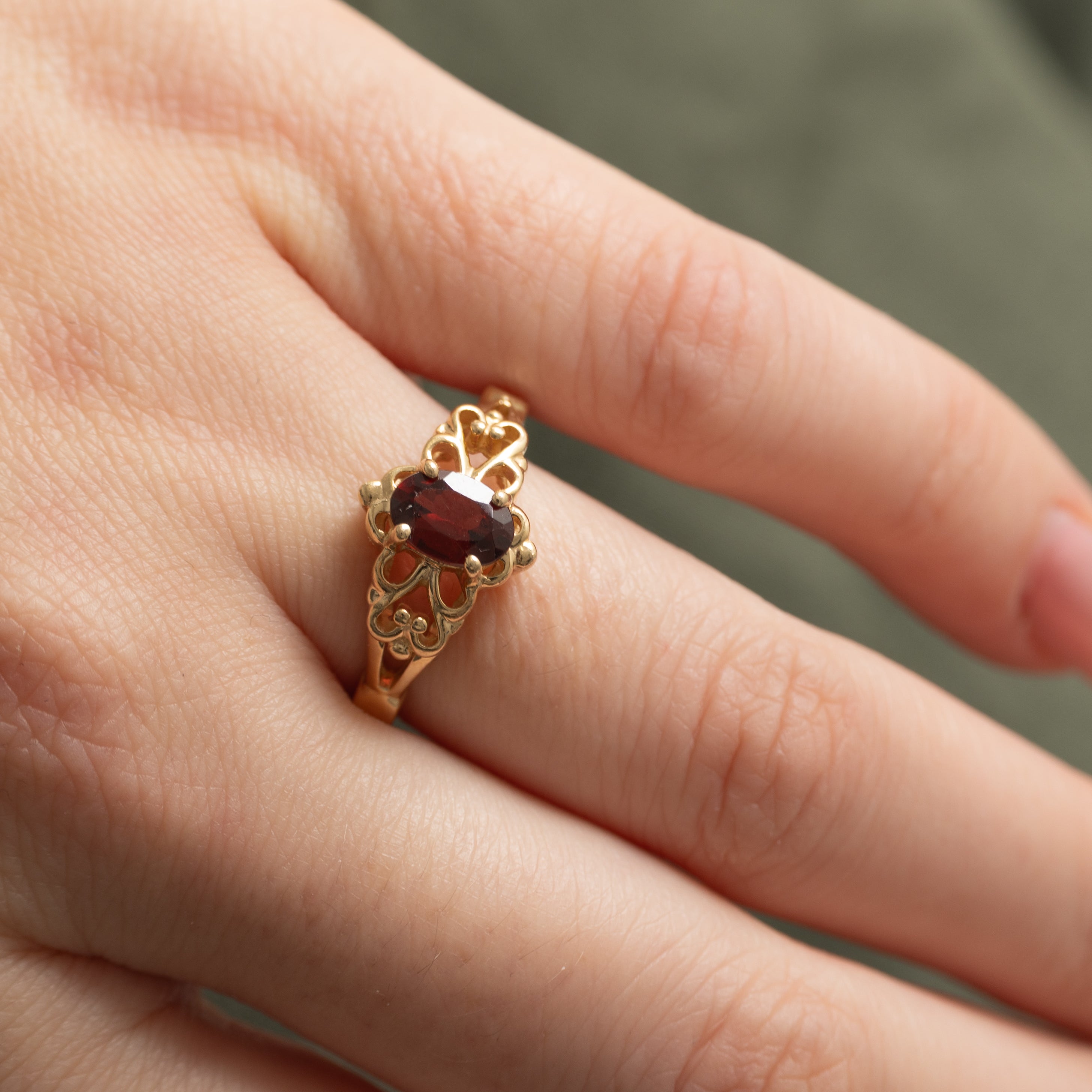 Solitaire Garnet Scrollwork Ring | 0.8ct | SZ 6.75 |