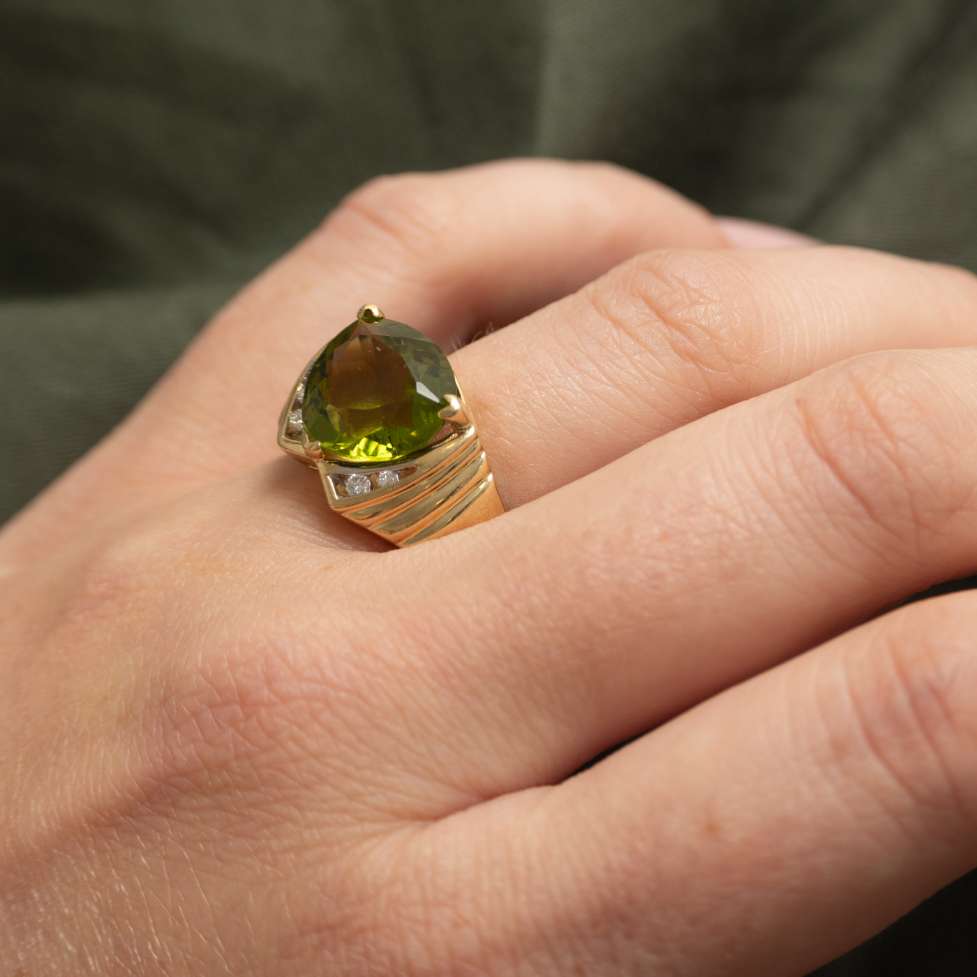 Trillion Cut Green Paste Glass & Diamond Grooved Cocktail Ring | 6.00ct, 0.06ctw | SZ 7.25