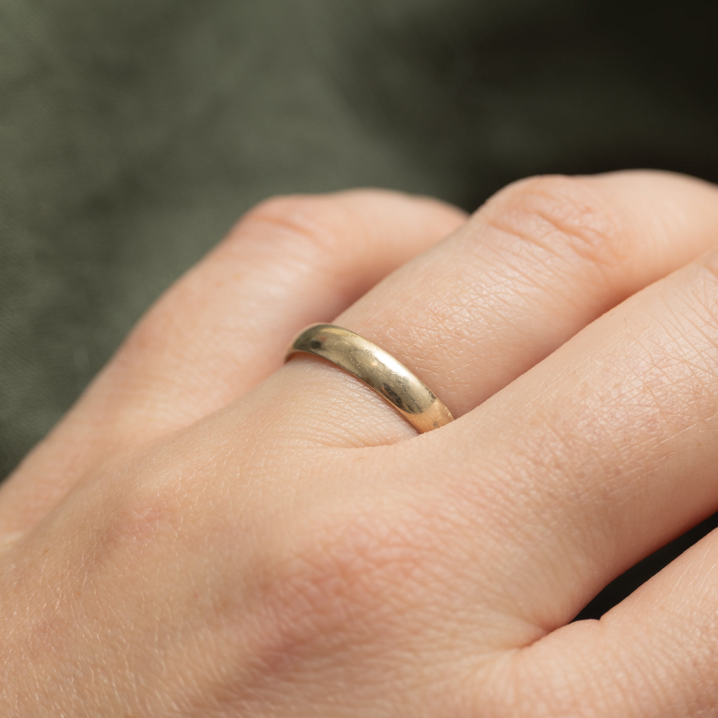 18k White Gold Band with Hidden Diamond | SZ 7 |