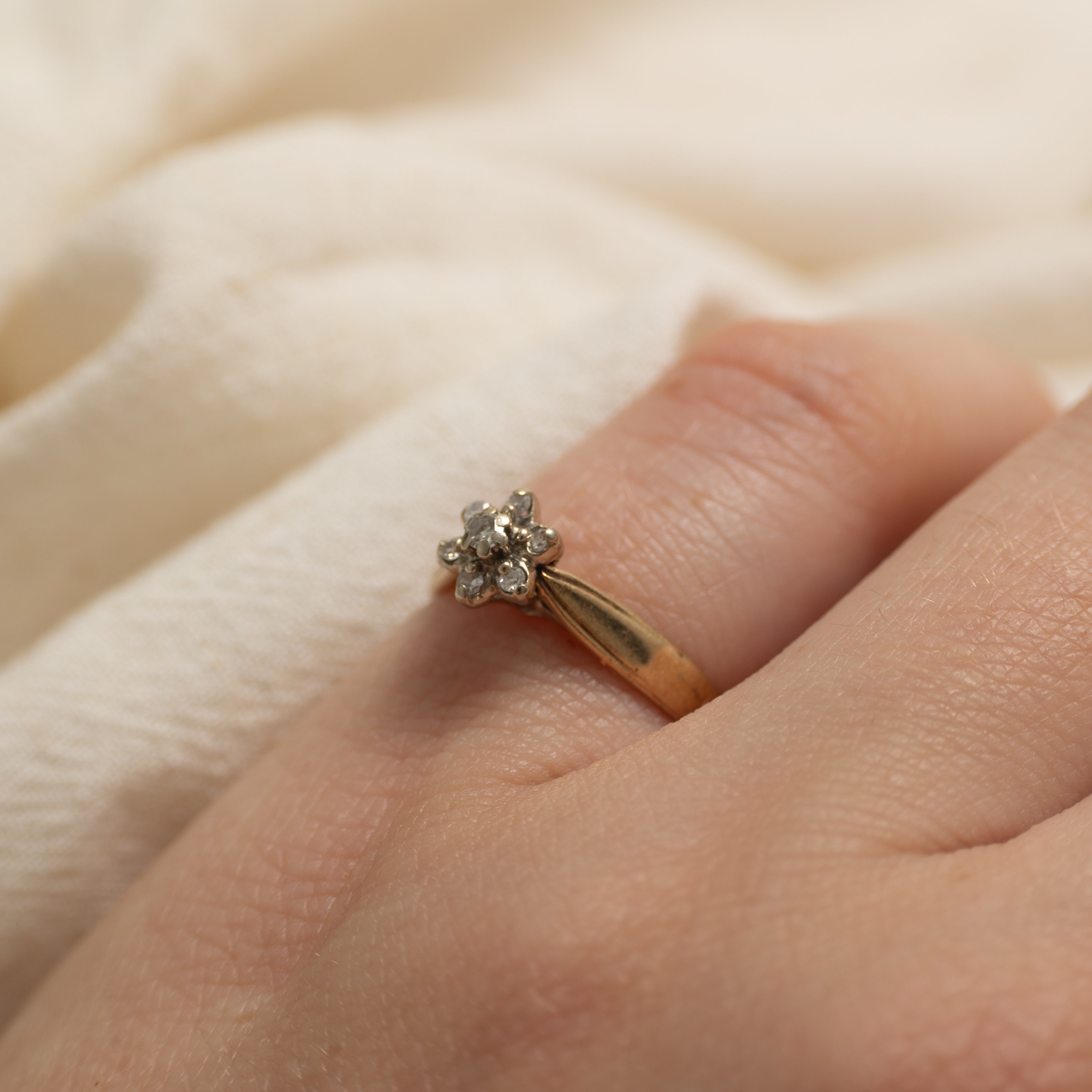 Diamond Daisy Cluster Reverse Tapered Ring | SZ 4