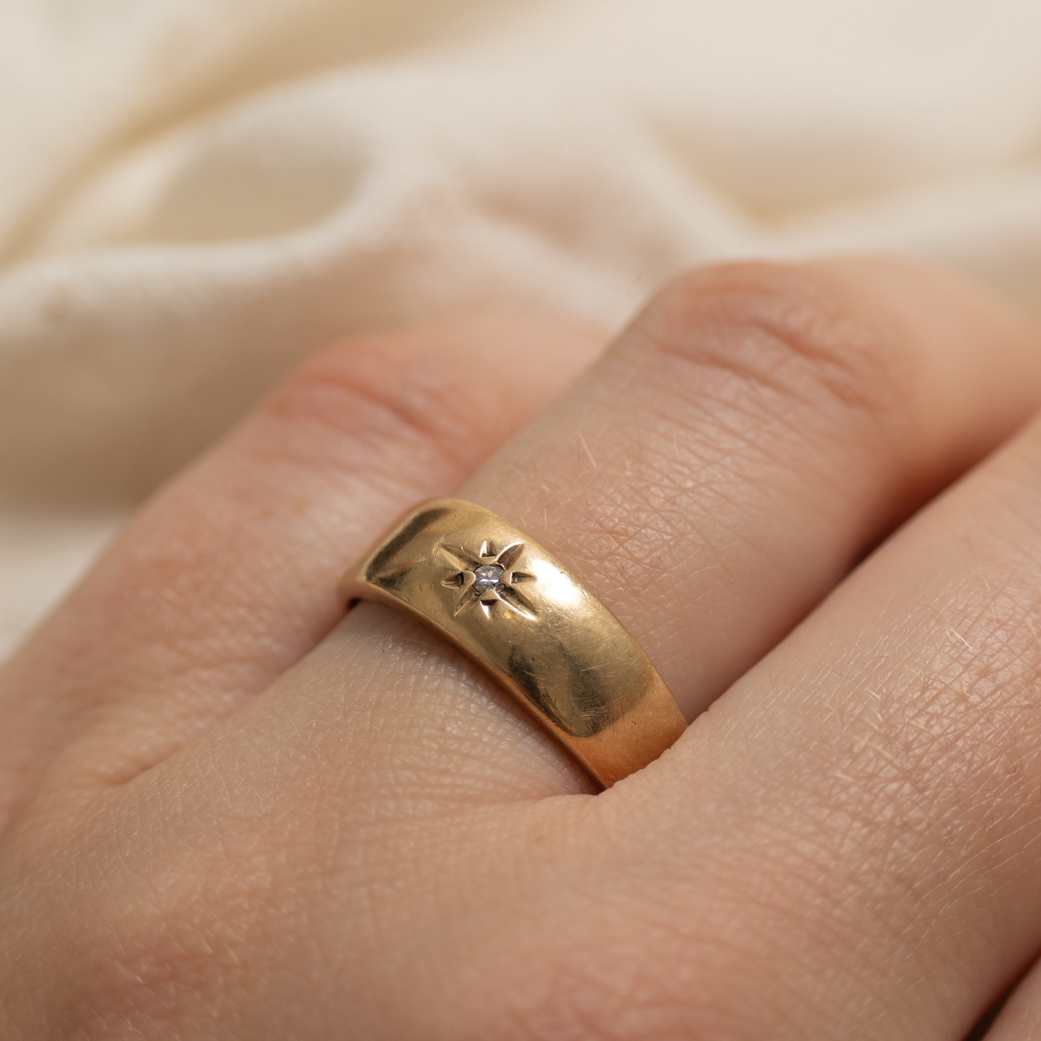 10k Star Set Diamond Ring | SZ 7.5