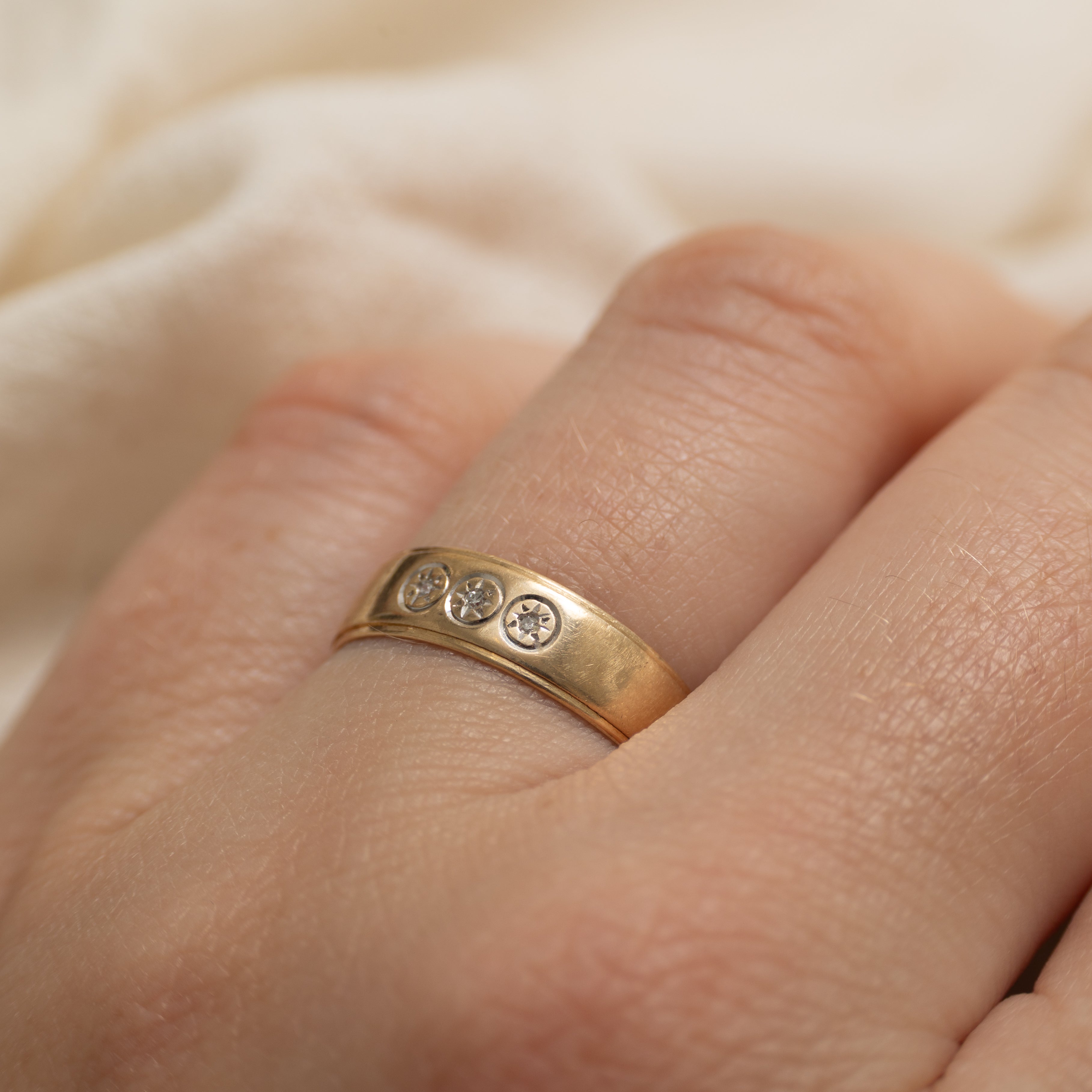 Three Stone Star Set Diamond Grooved Ring | SZ 6.25