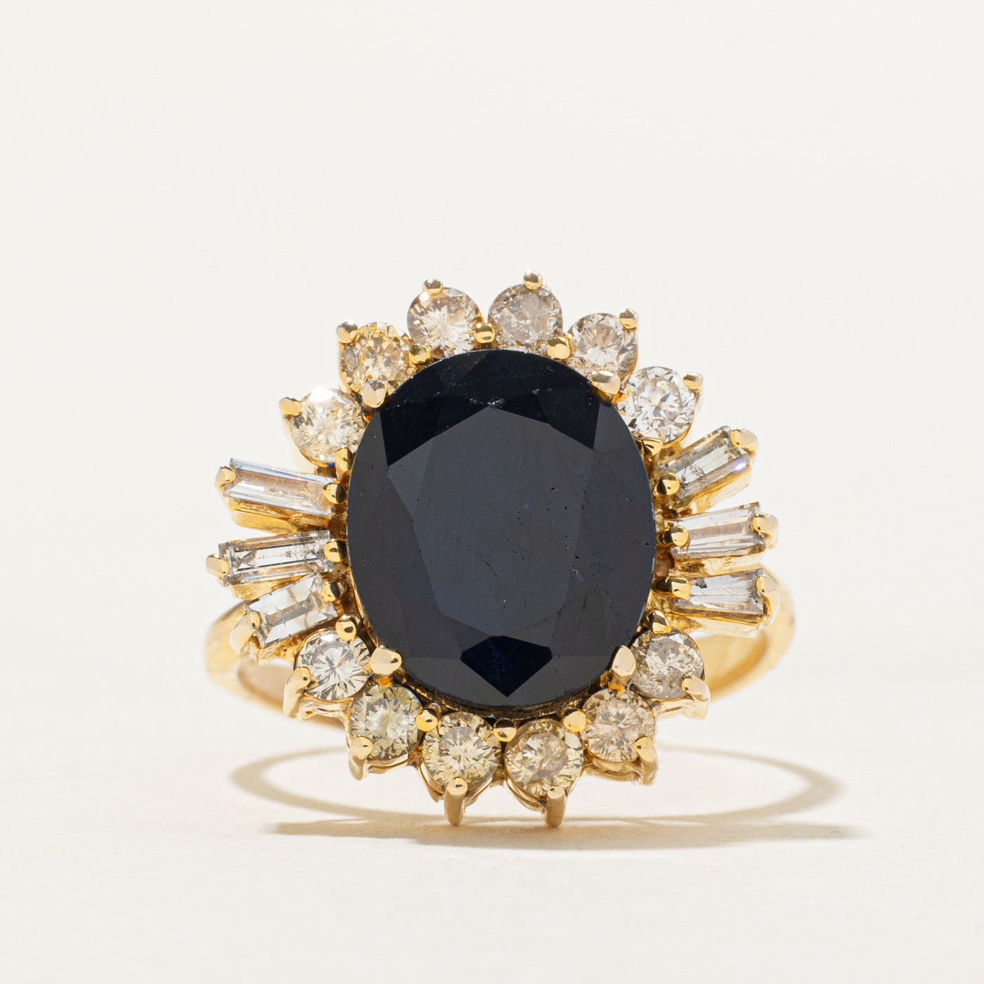Bague cocktail halo saphir ovale et diamants | 4,16 ct, 0,72 ct au total | Taille 7