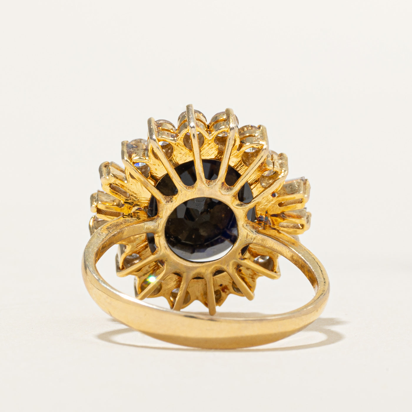 Bague cocktail halo saphir ovale et diamants | 4,16 ct, 0,72 ct au total | Taille 7