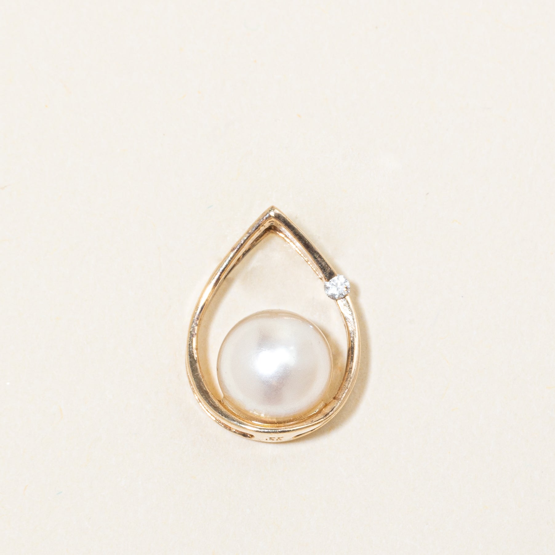 Pearl & Diamond Pear Shaped Pendant | 0.01ct |