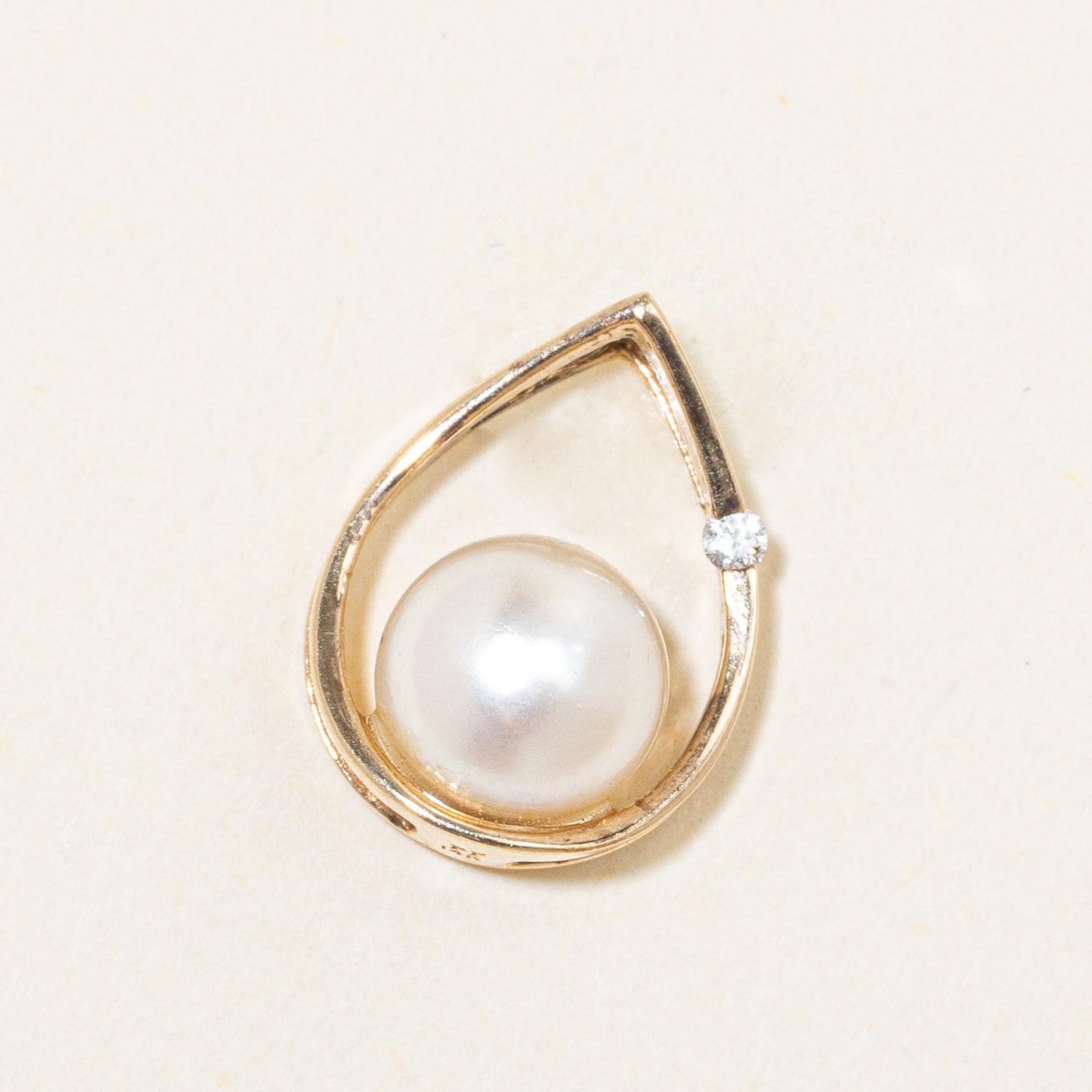 Pearl & Diamond Pear Shaped Pendant | 0.01ct |