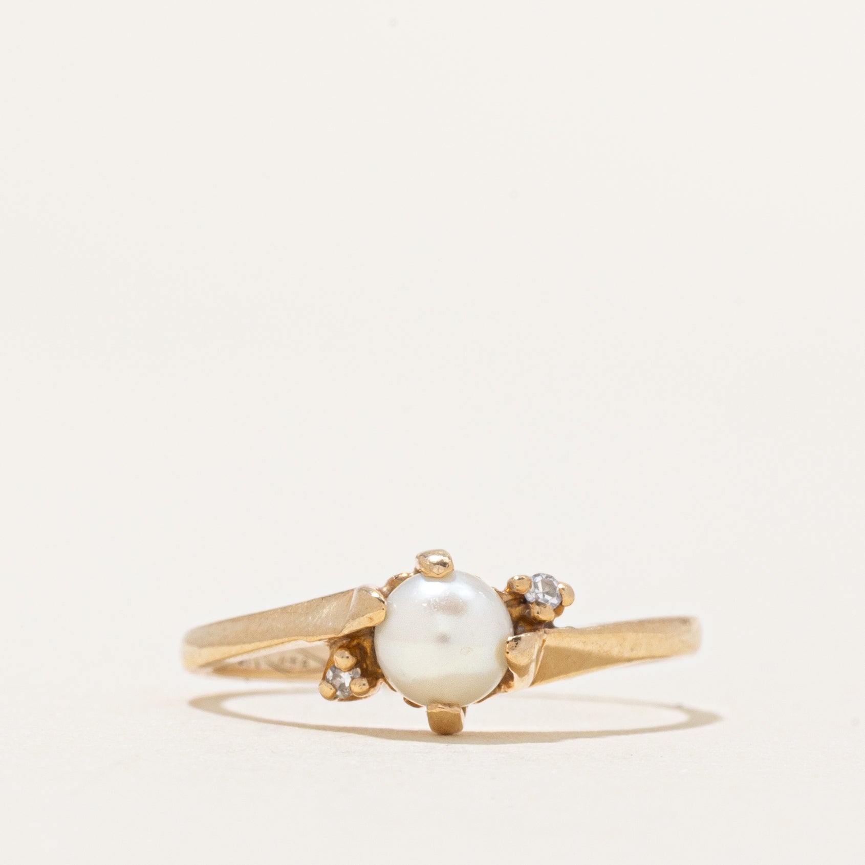 Bague croisée perle et diamant | 0,01 ct | Taille 5,75