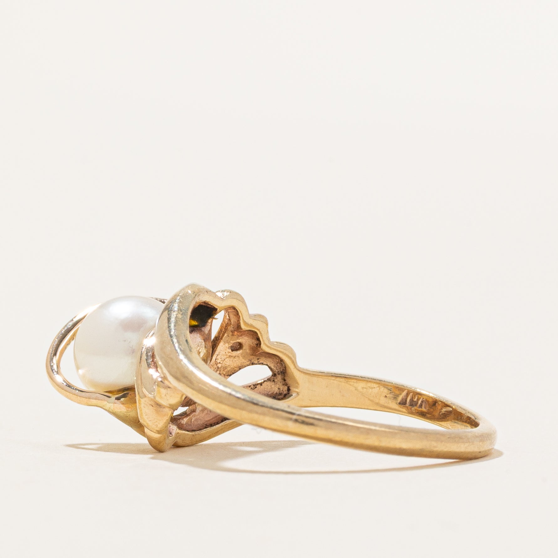 Solitaire Pearl Bypass Ring | SZ 7 |
