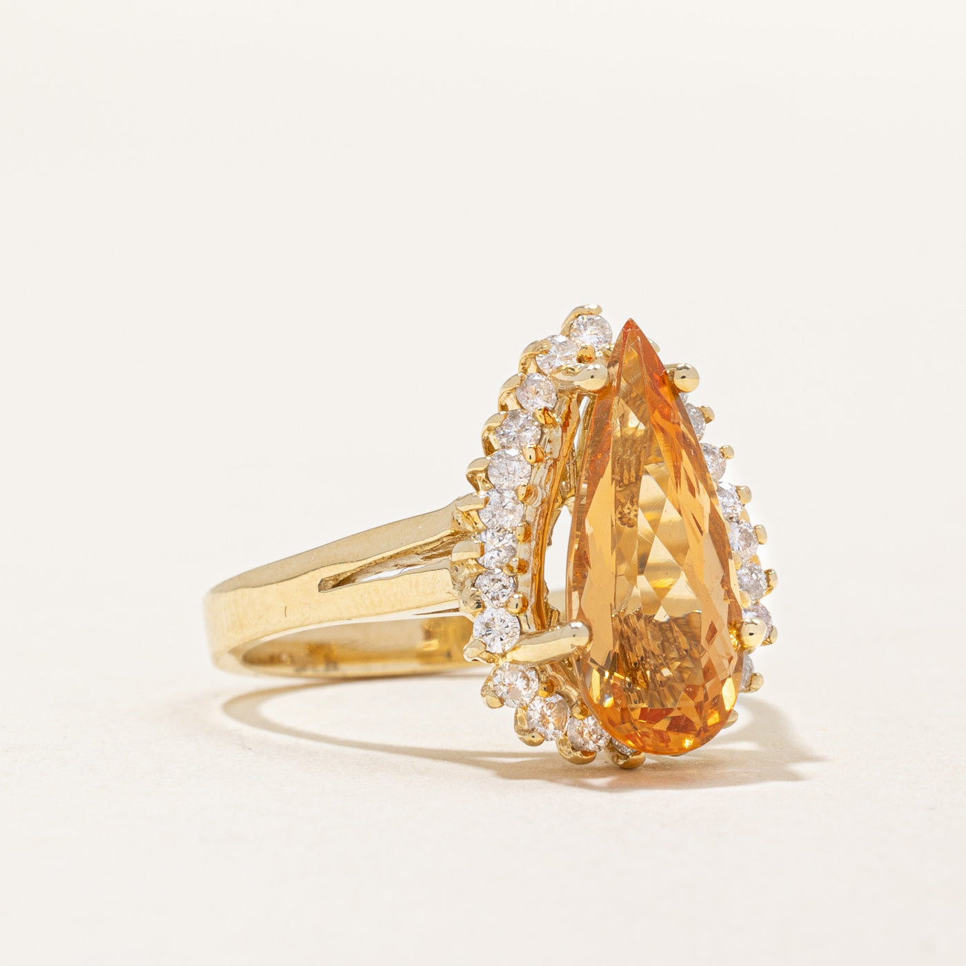 Bague cocktail halo topaze et diamants | 2,30 ct, 0,12 ct au total | Taille 8,25 |