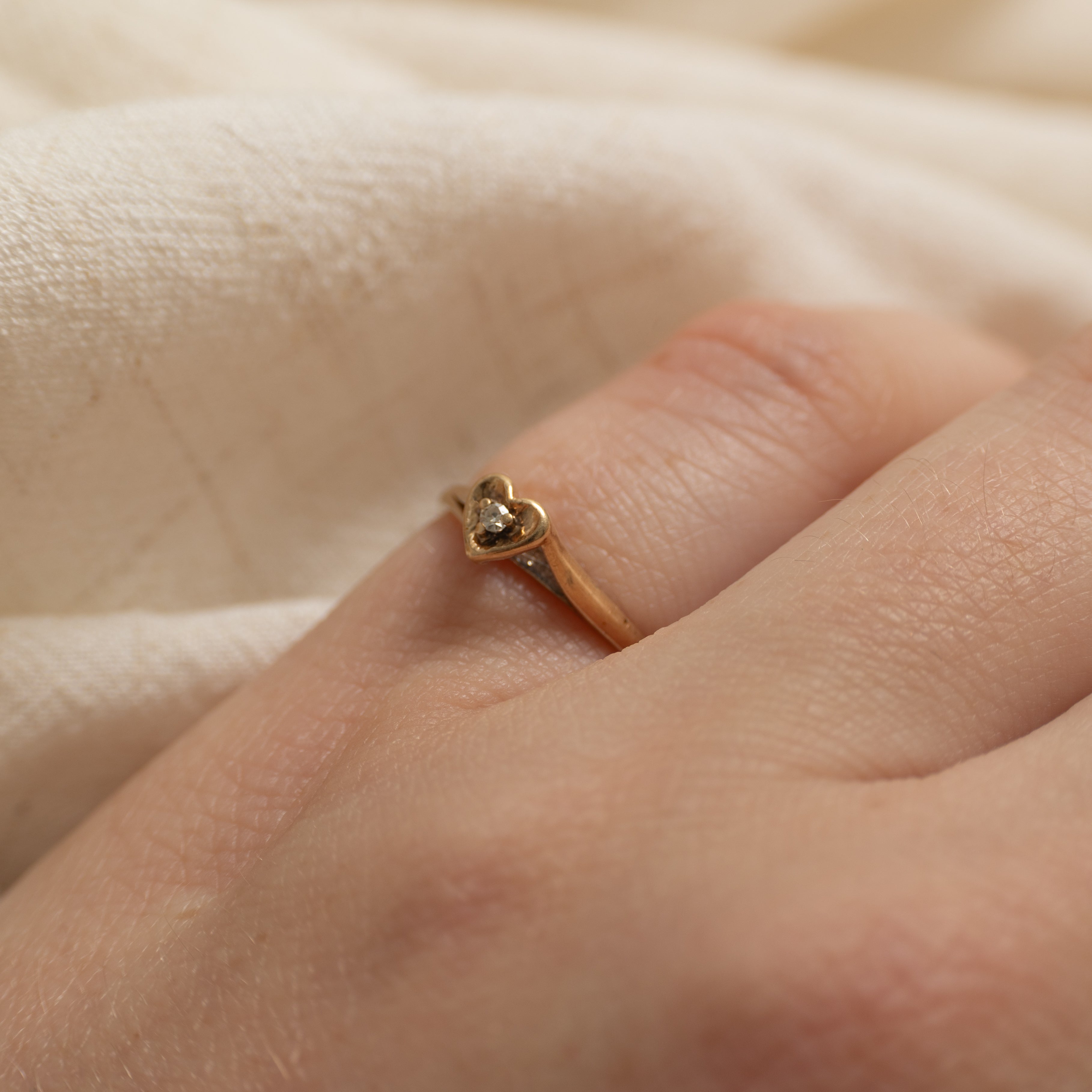 Solitaire Diamond Heart Cathedral Ring | SZ 3.75