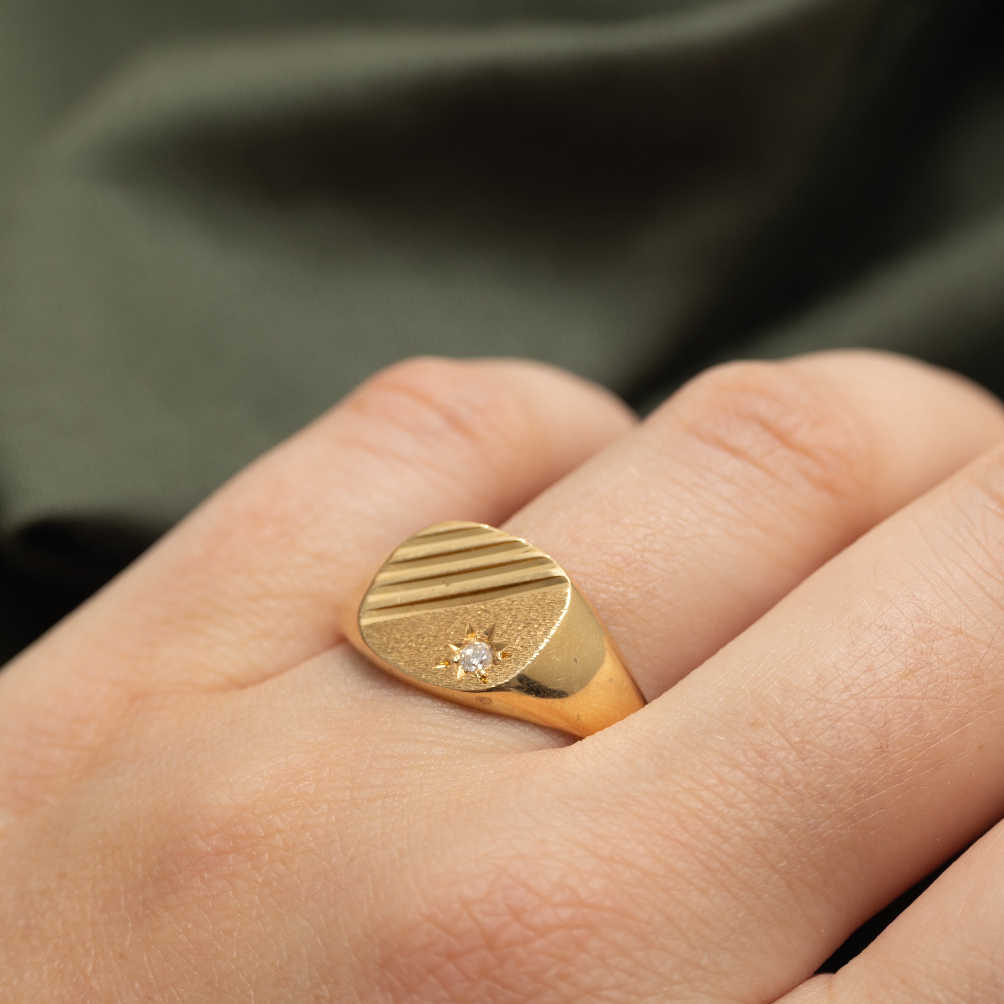 18k Star Set Diamond Grooved Signet Ring | SZ 10.5