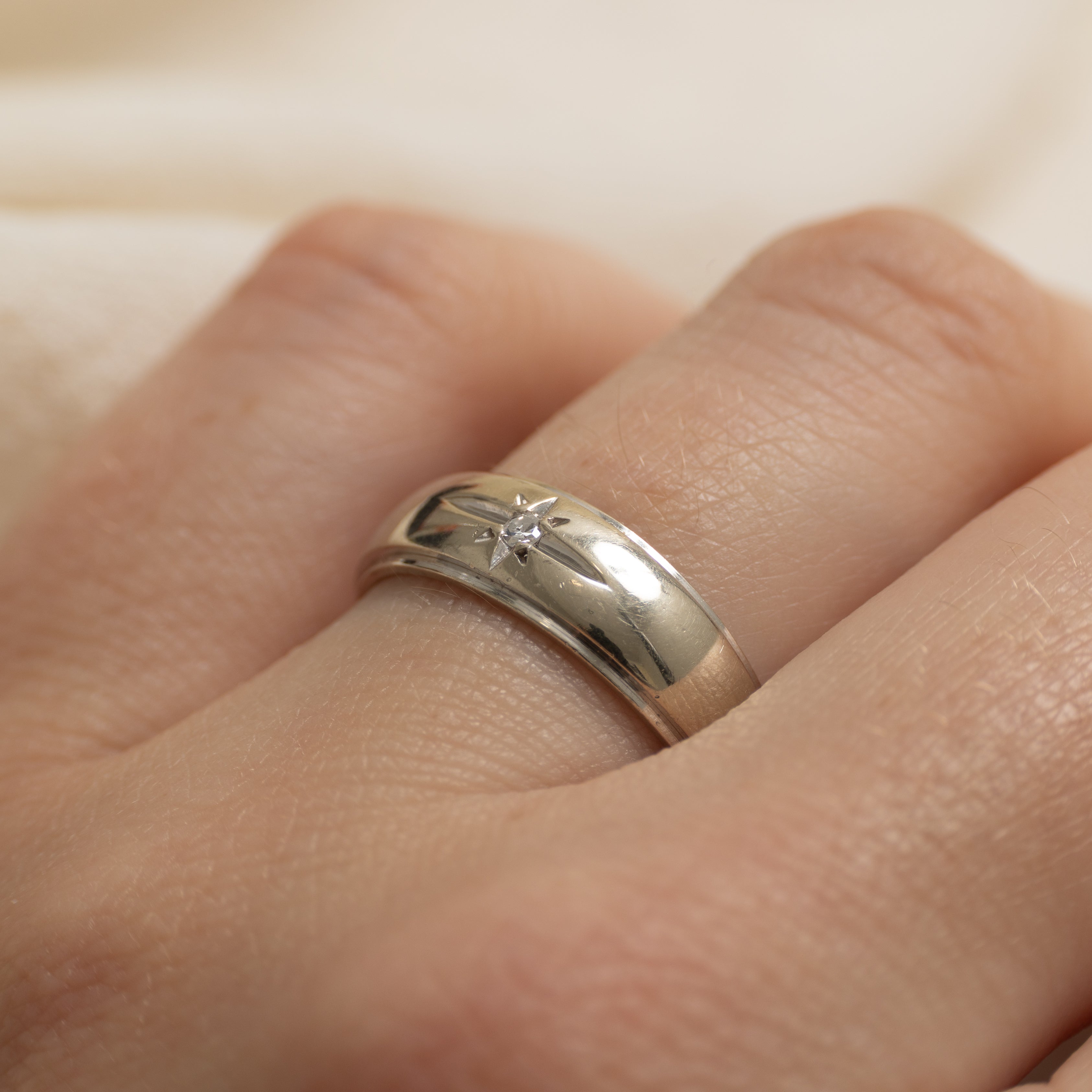 Star Set Diamond Grooved Ring | SZ 7.5