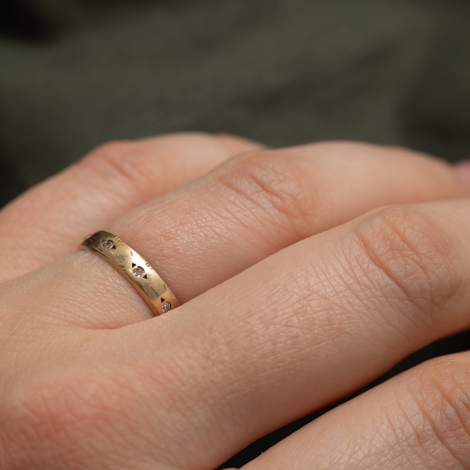 Bague demi-éternité en diamants, Londres 1976 | 0,04 ct | Taille 6,5