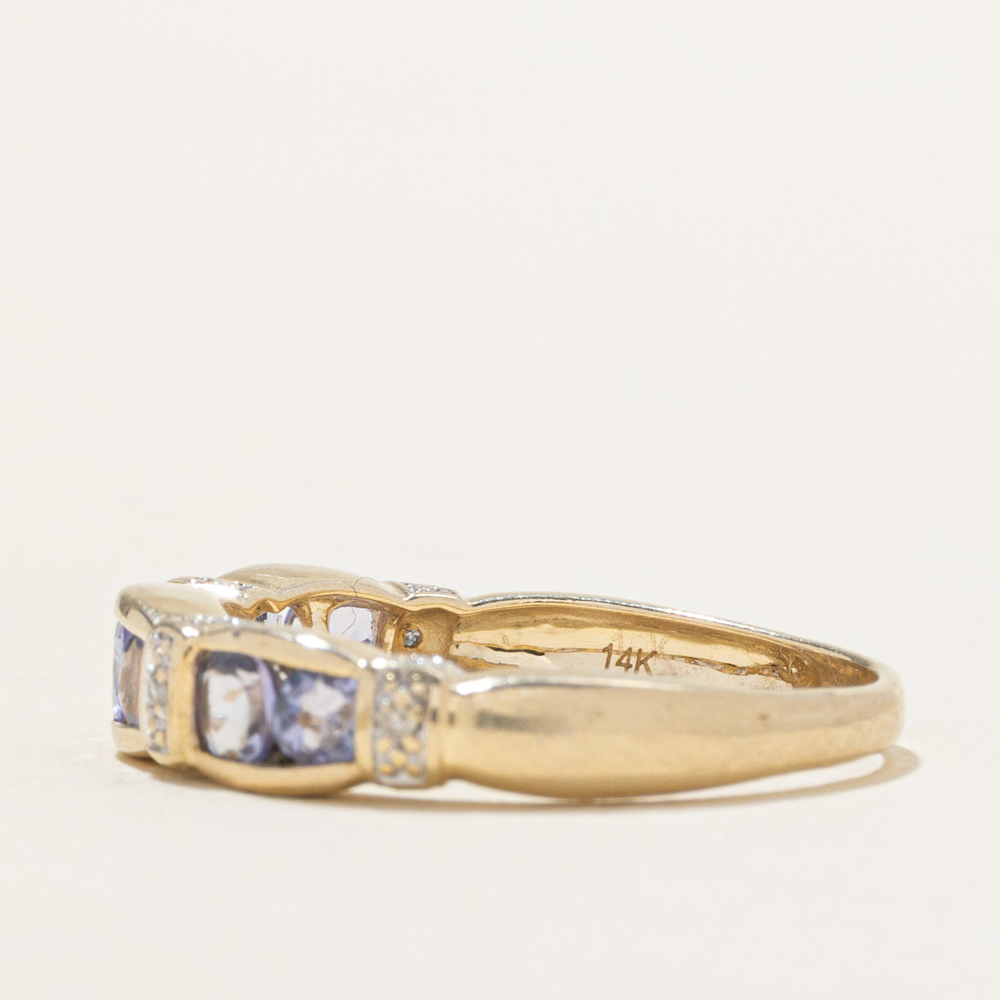 Bague sertie de tanzanites et de diamants | 0,80 ct, 0,02 ct | Taille 6,5