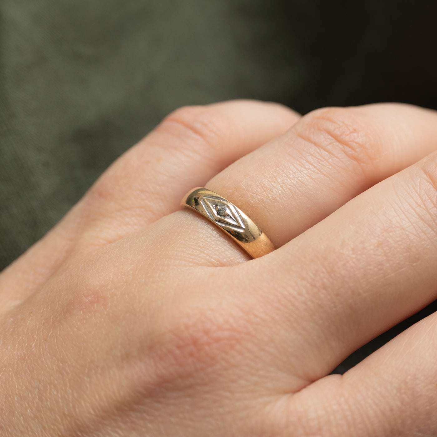 Single Diamond Engraved Band | SZ 5