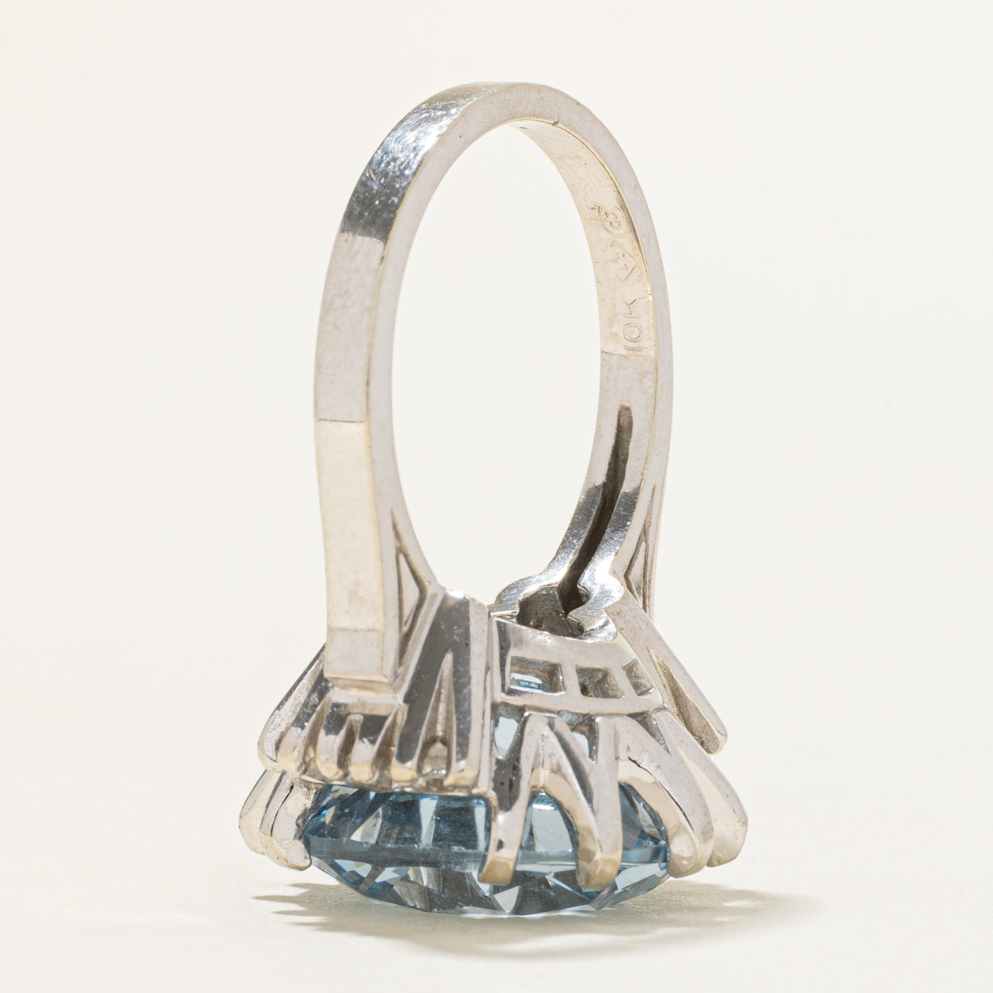 Synthetic Blue & White Spinel Cocktial Ring | 11.00ctw | SZ 6.25