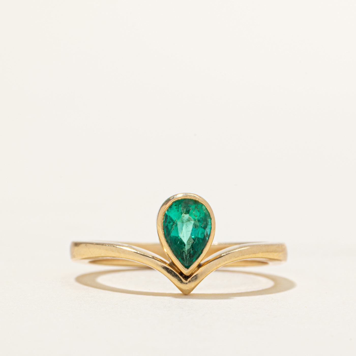 18k Solitaire Pear Cut Emerald Chevron Ring | 0.51ct | SZ 8.5
