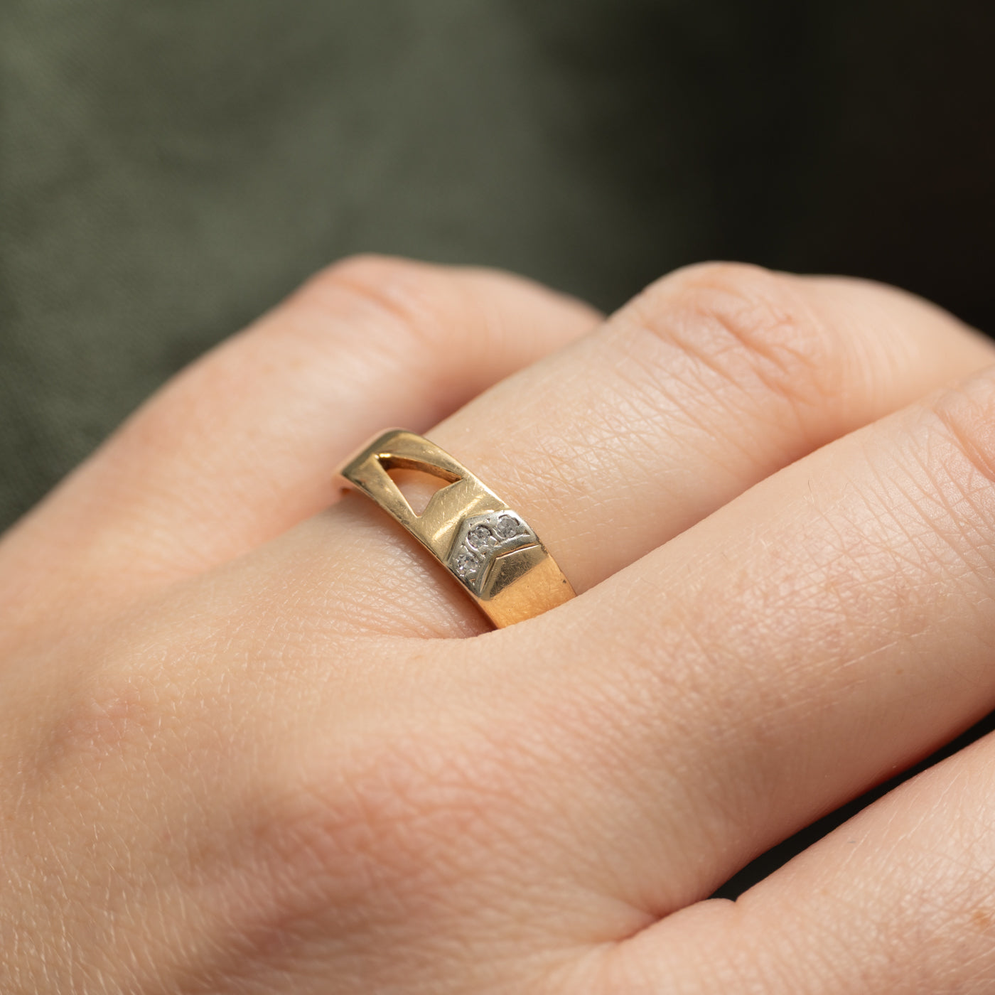 Three Stone Diamond Arrow Design Band | SZ 7