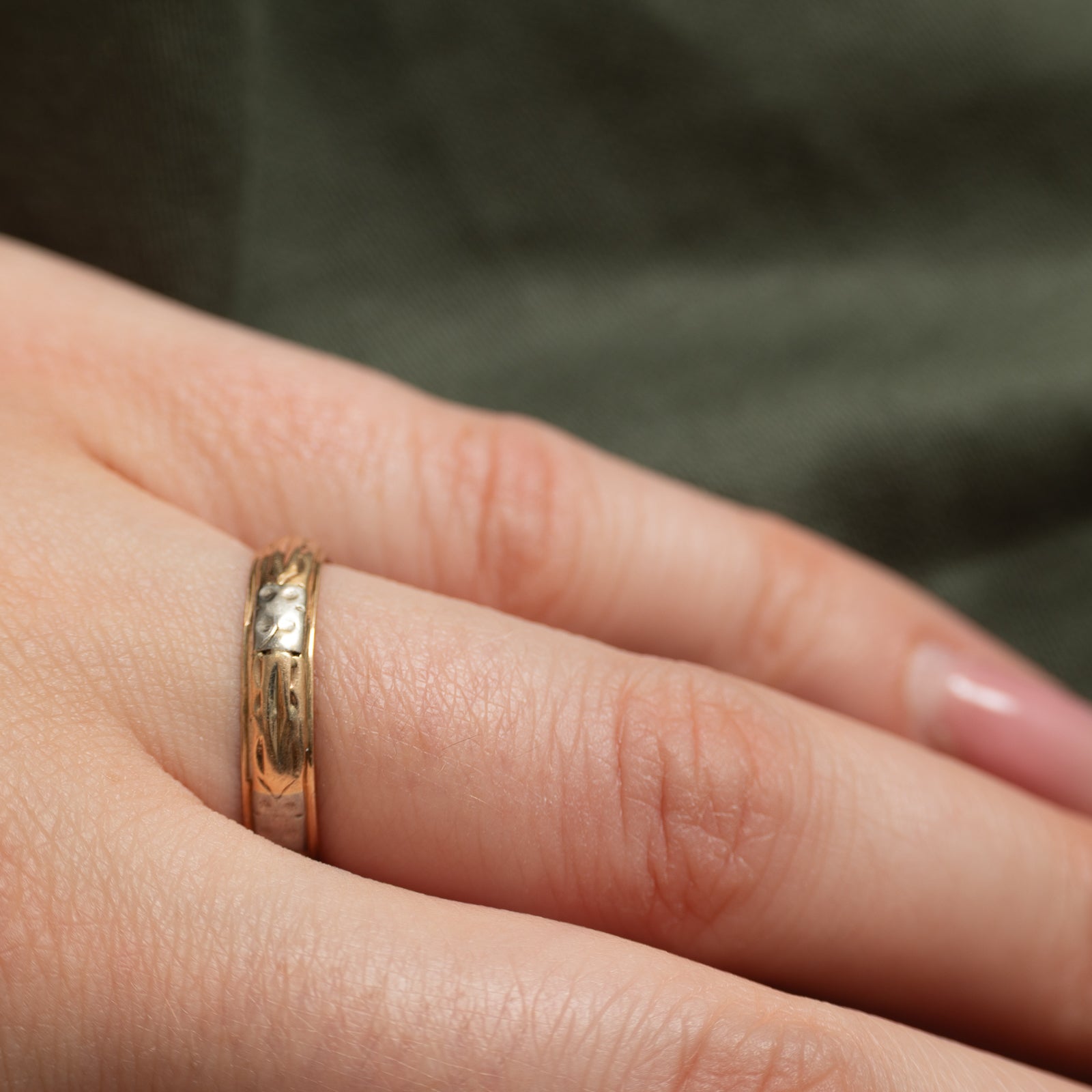 Vintage Canadian 10k Two Tone Gold Engraved Band | 4mm | SZ 6.5