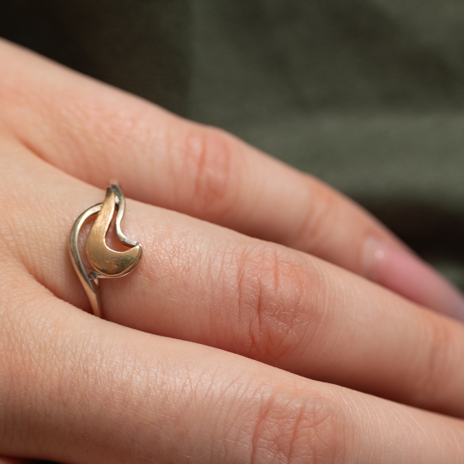 14k Two Tone Gold Wave Bypass Ring | SZ 8.25