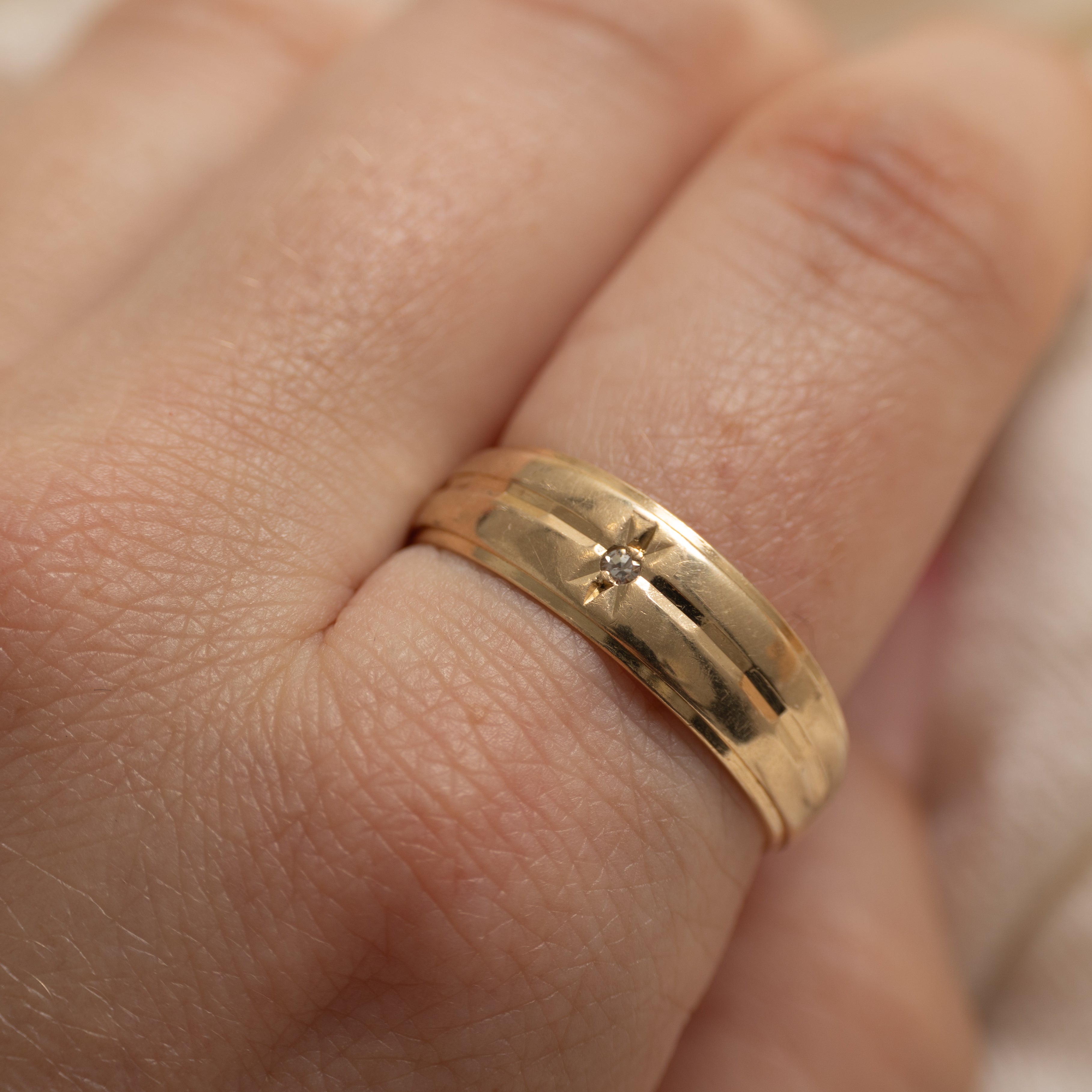 Star Set Diamond Grooved Ring | SZ 10.5