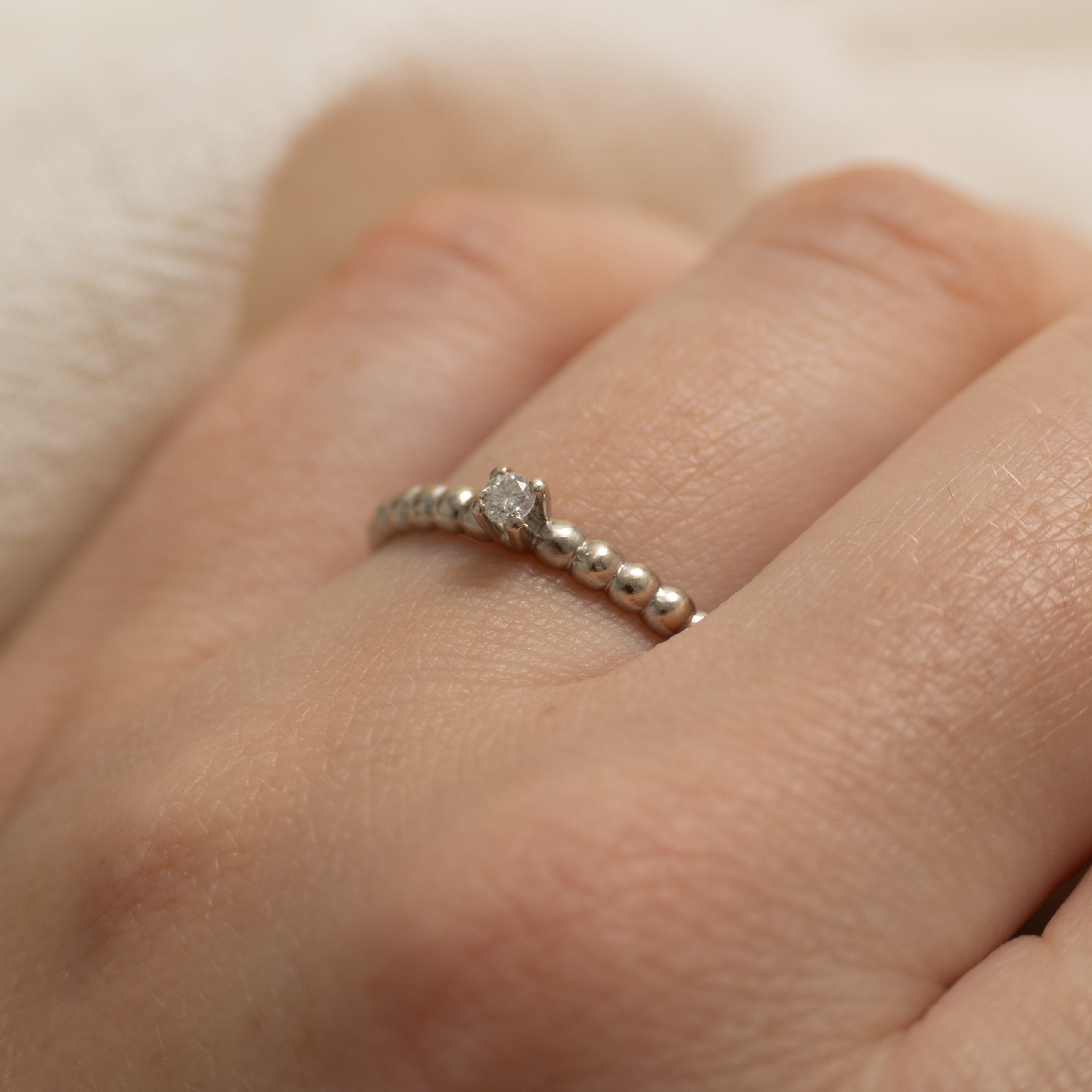 Ukrainian 14k Solitaire Diamond Scalloped Band | SZ 7.5