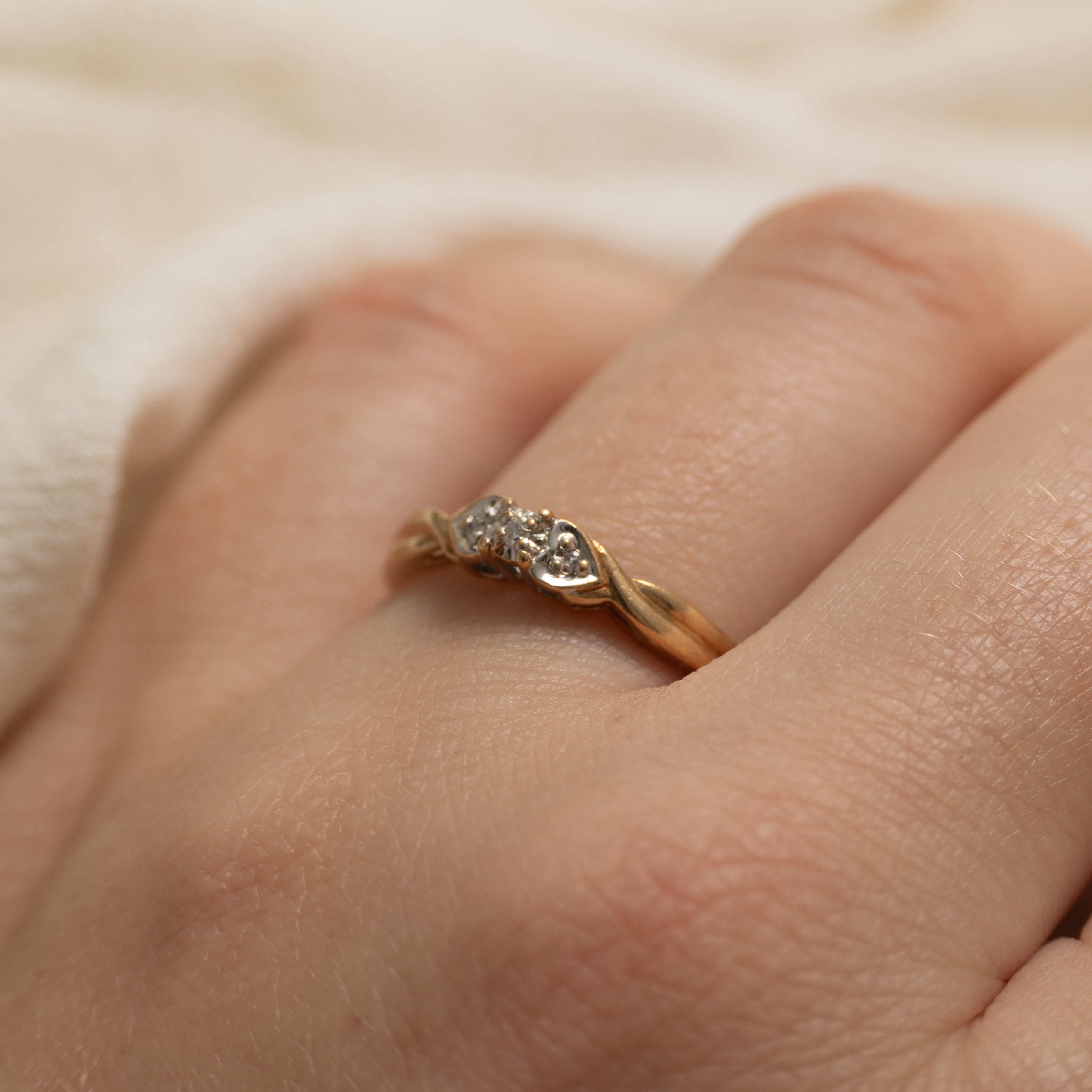 Illusion Set Diamond Heart Twisted Ring | SZ 7.25