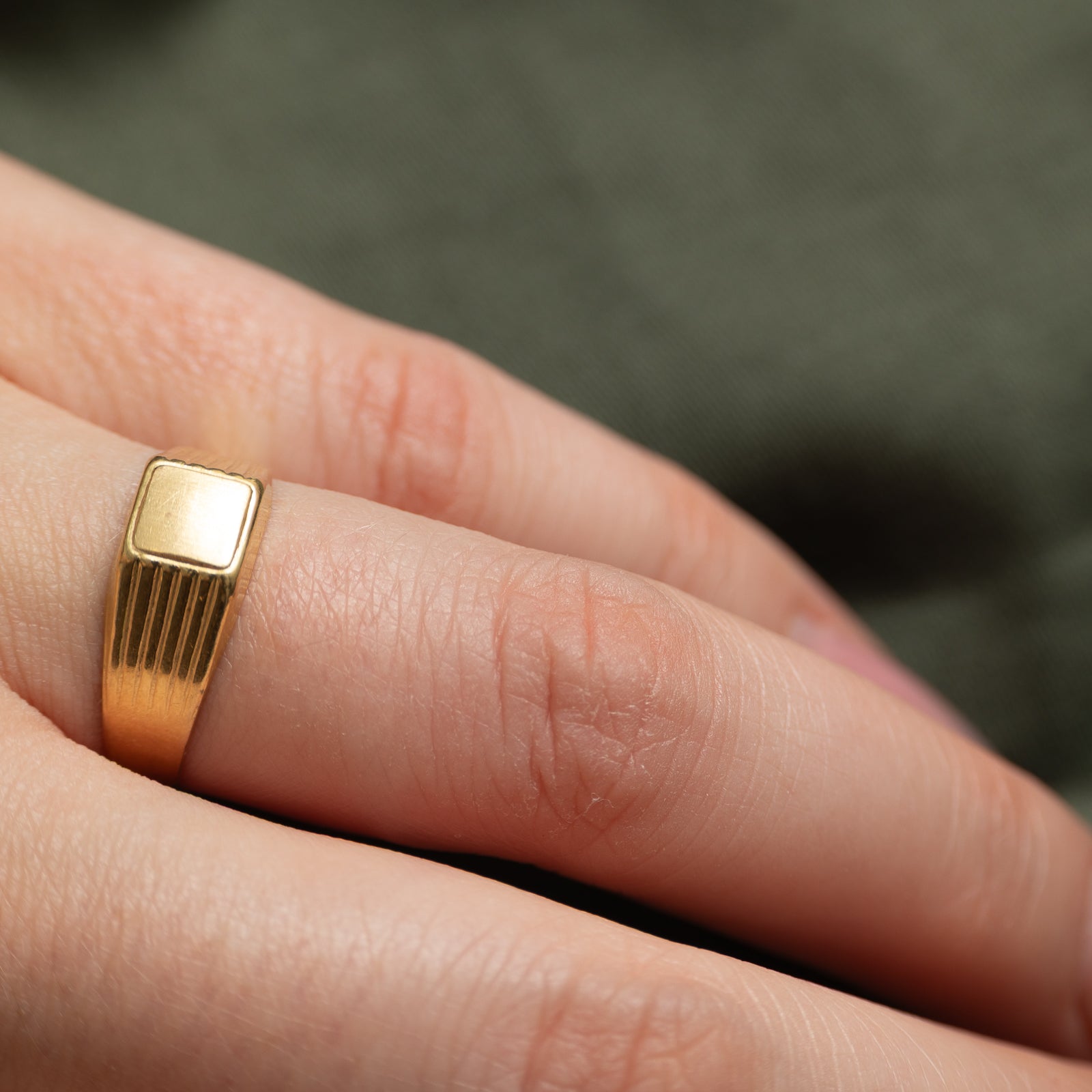 Italian 18k Yellow Gold Grooved Signet Ring | SZ 6.75