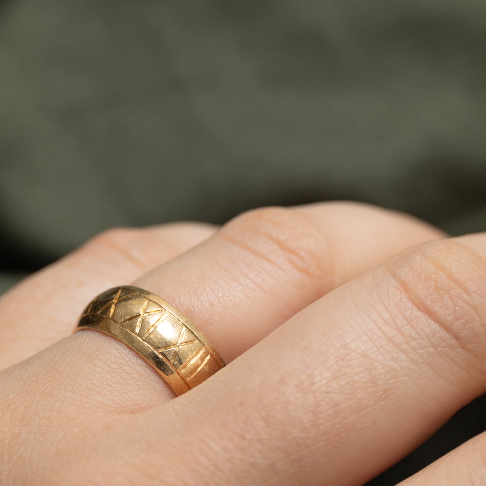 14k Yellow Gold Roman Numeral Cigar Band | SZ 5.25