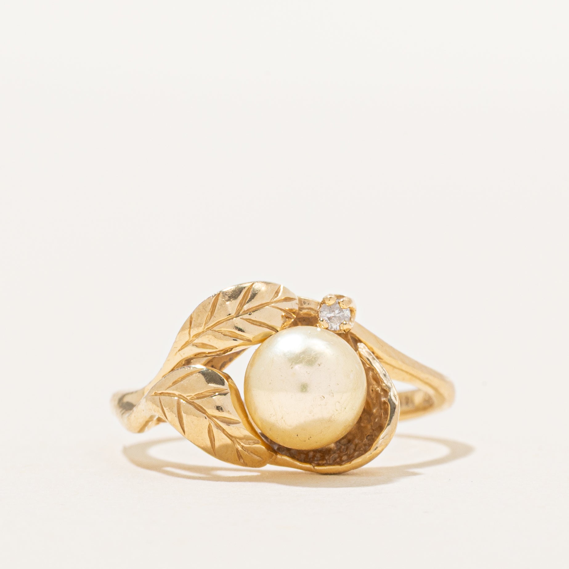 Pearl & Diamond Leaf Motif Ring | 0.02ct | SZ 6.75