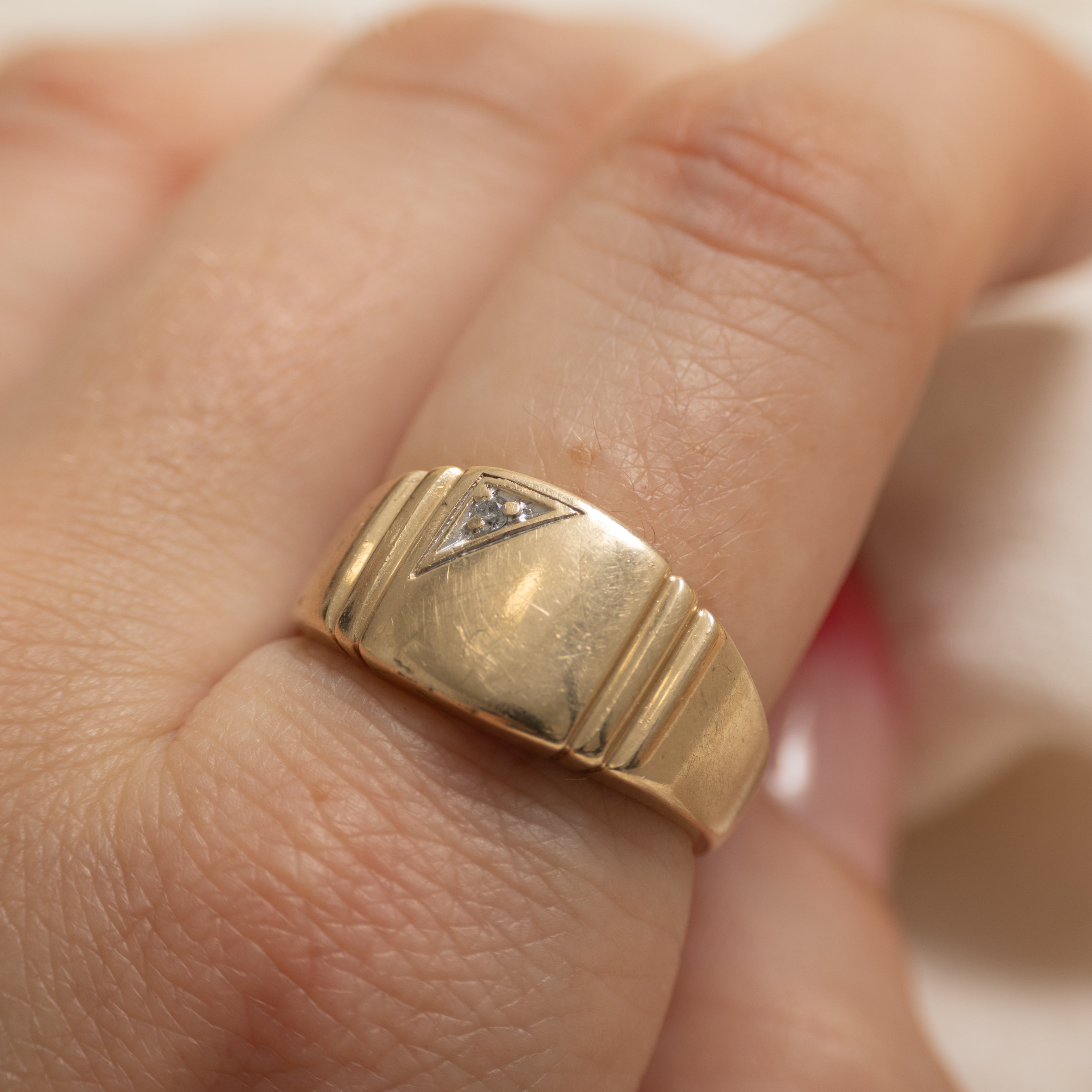10k Diamond Fluted Signet Ring | SZ 8.25