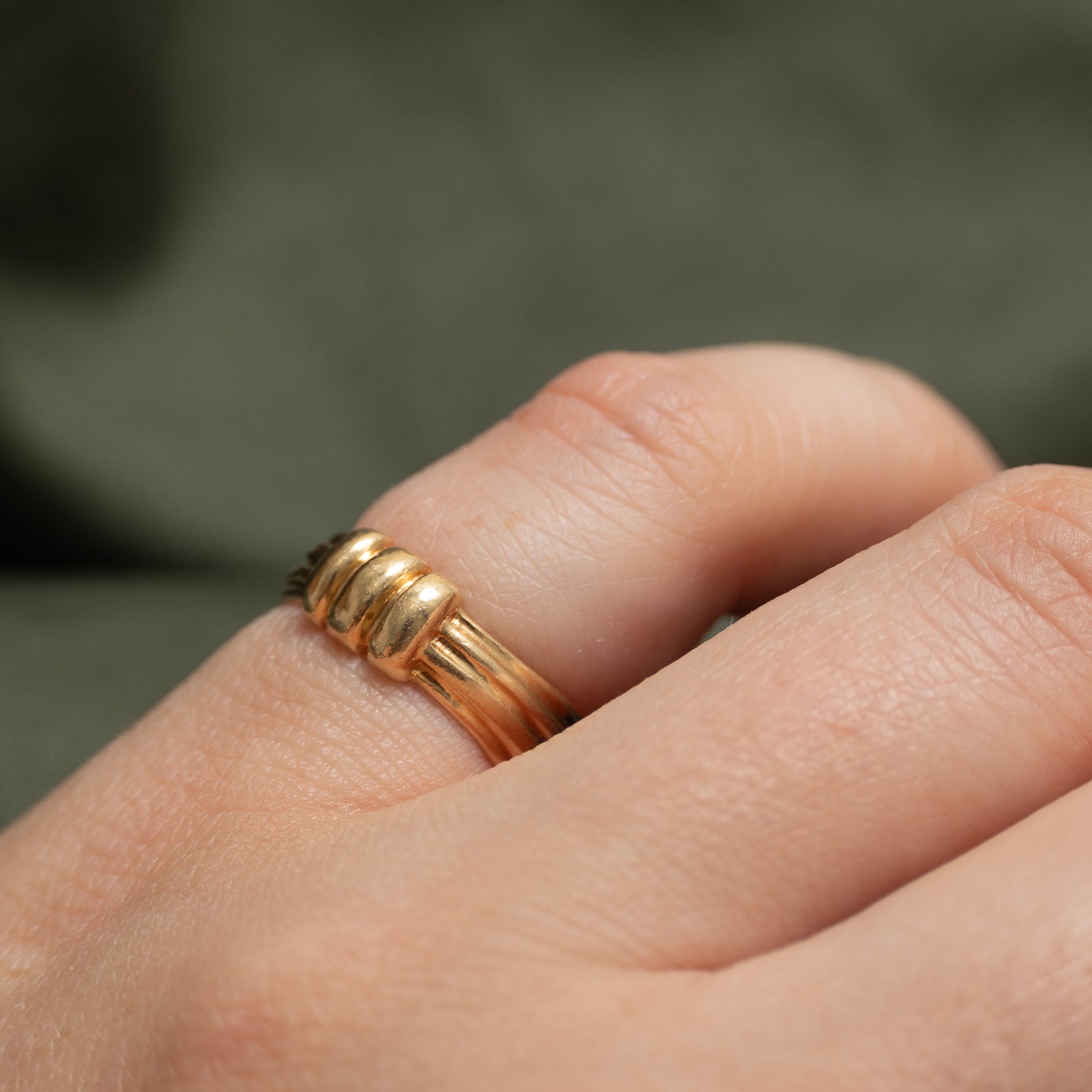14k Yellow Gold Grooved & Fluted Band | SZ 4