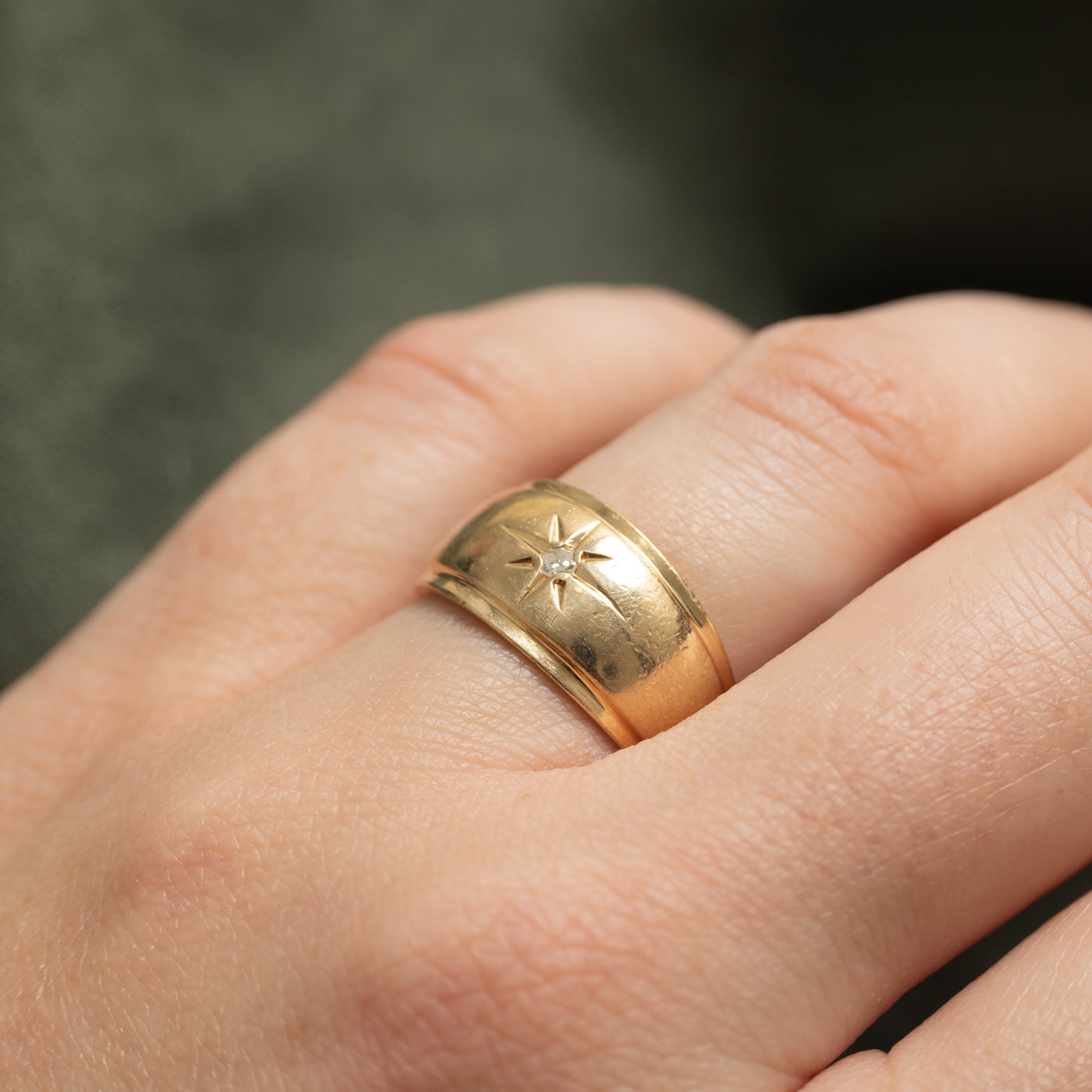 Star Set Diamond Grooved Band | SZ 6.75