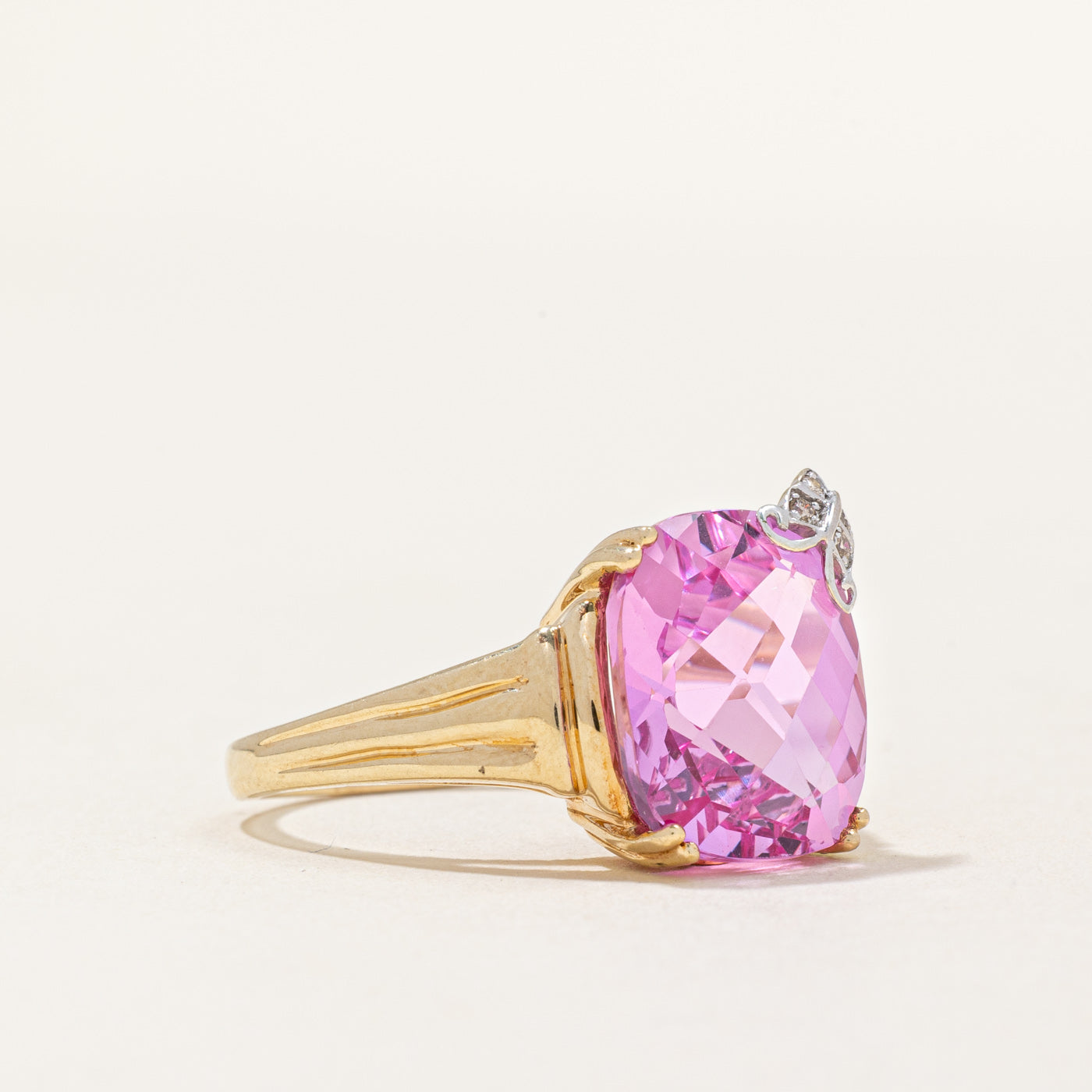 Bague cocktail en saphir rose synthétique et diamants naturels | 12,50 ct, 0,03 ct au total | Taille 9 |