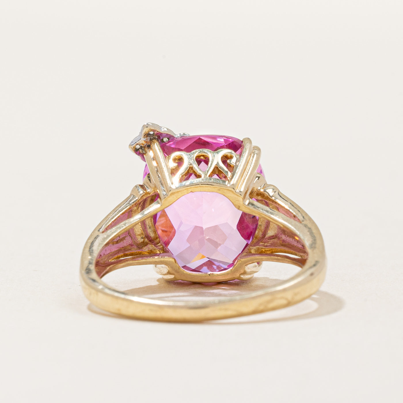 Bague cocktail en saphir rose synthétique et diamants naturels | 12,50 ct, 0,03 ct au total | Taille 9 |