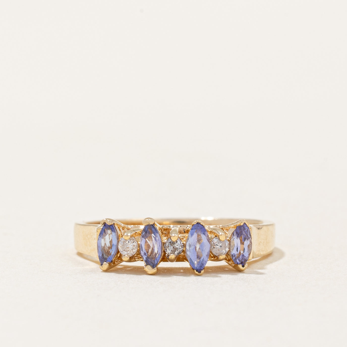 Bague cocktail en tanzanite et diamants | 0,24 ct, 0,06 ct | Taille 5 |
