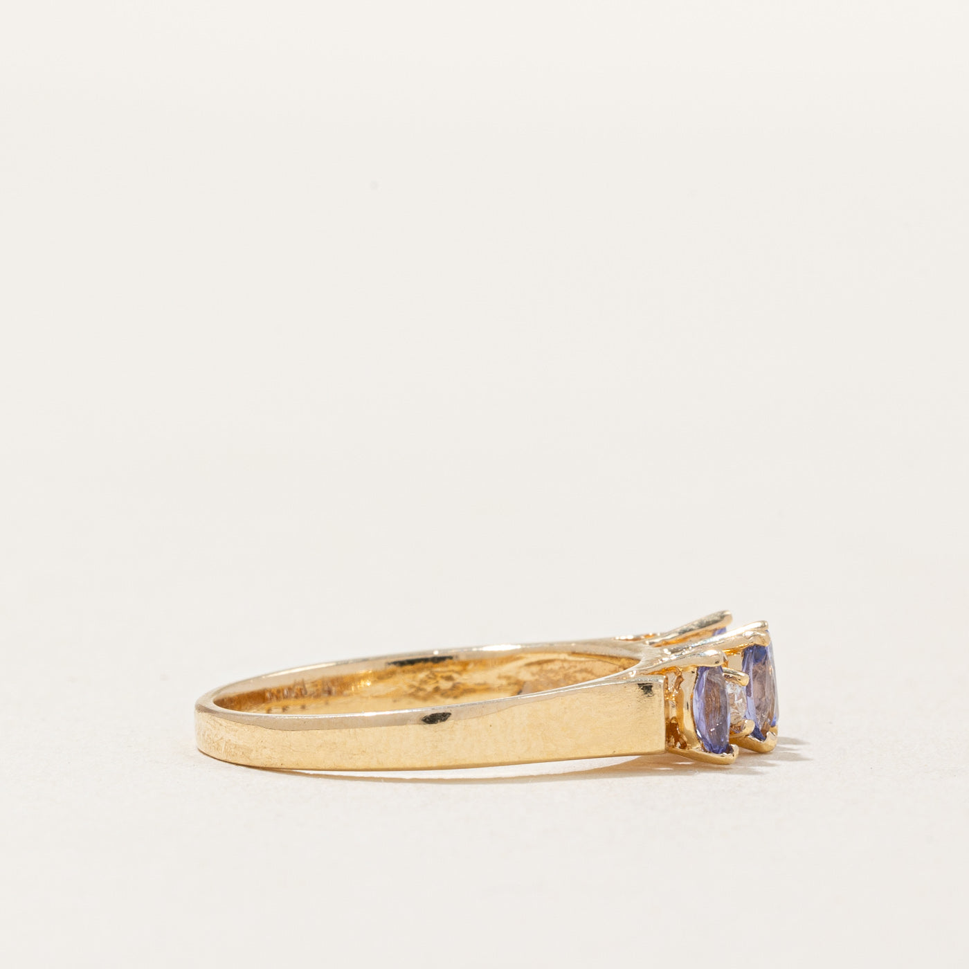 Bague cocktail en tanzanite et diamants | 0,24 ct, 0,06 ct | Taille 5 |