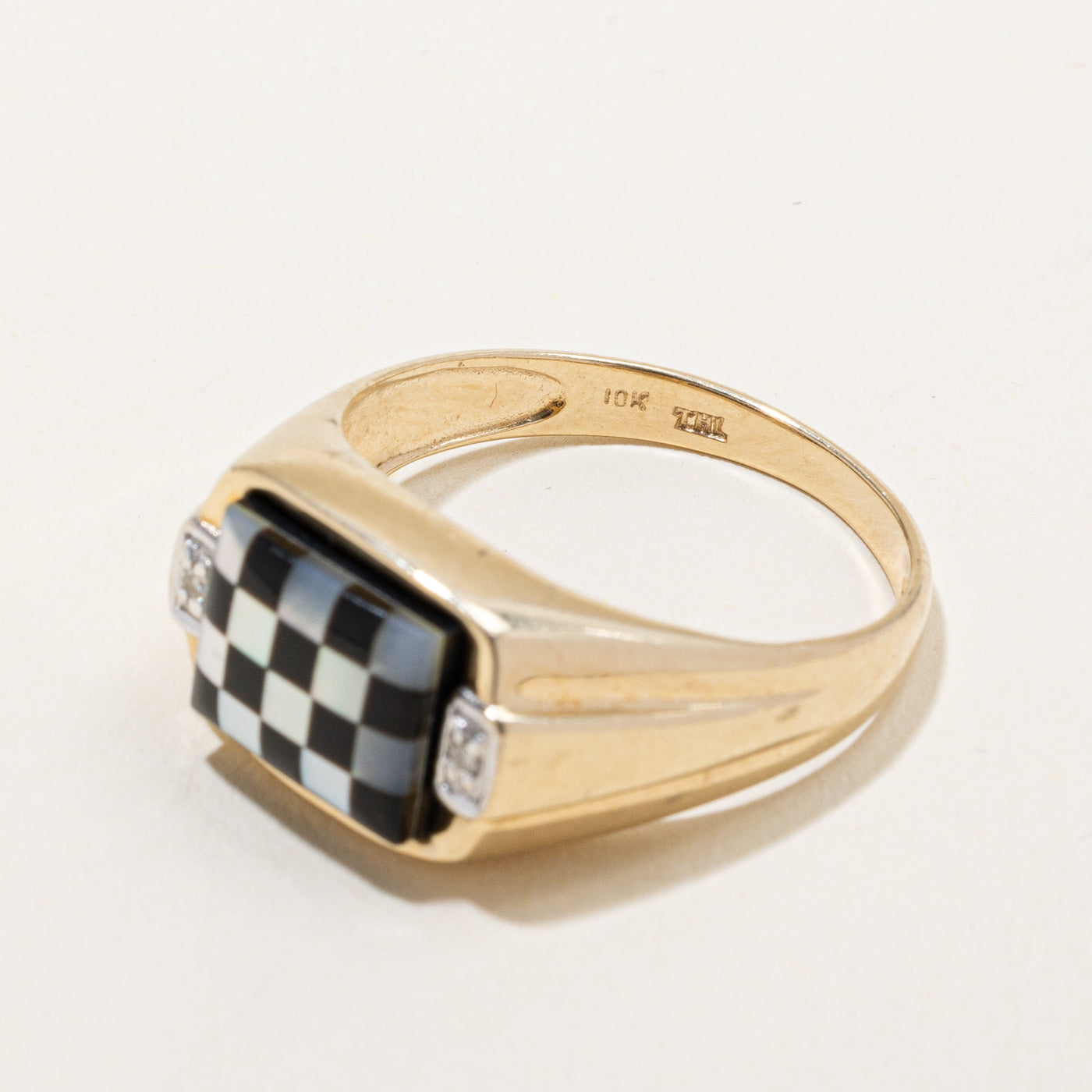 Bague à damier en onyx et nacre | 1,50 ct, 0,01 ct | Taille 9,75 |