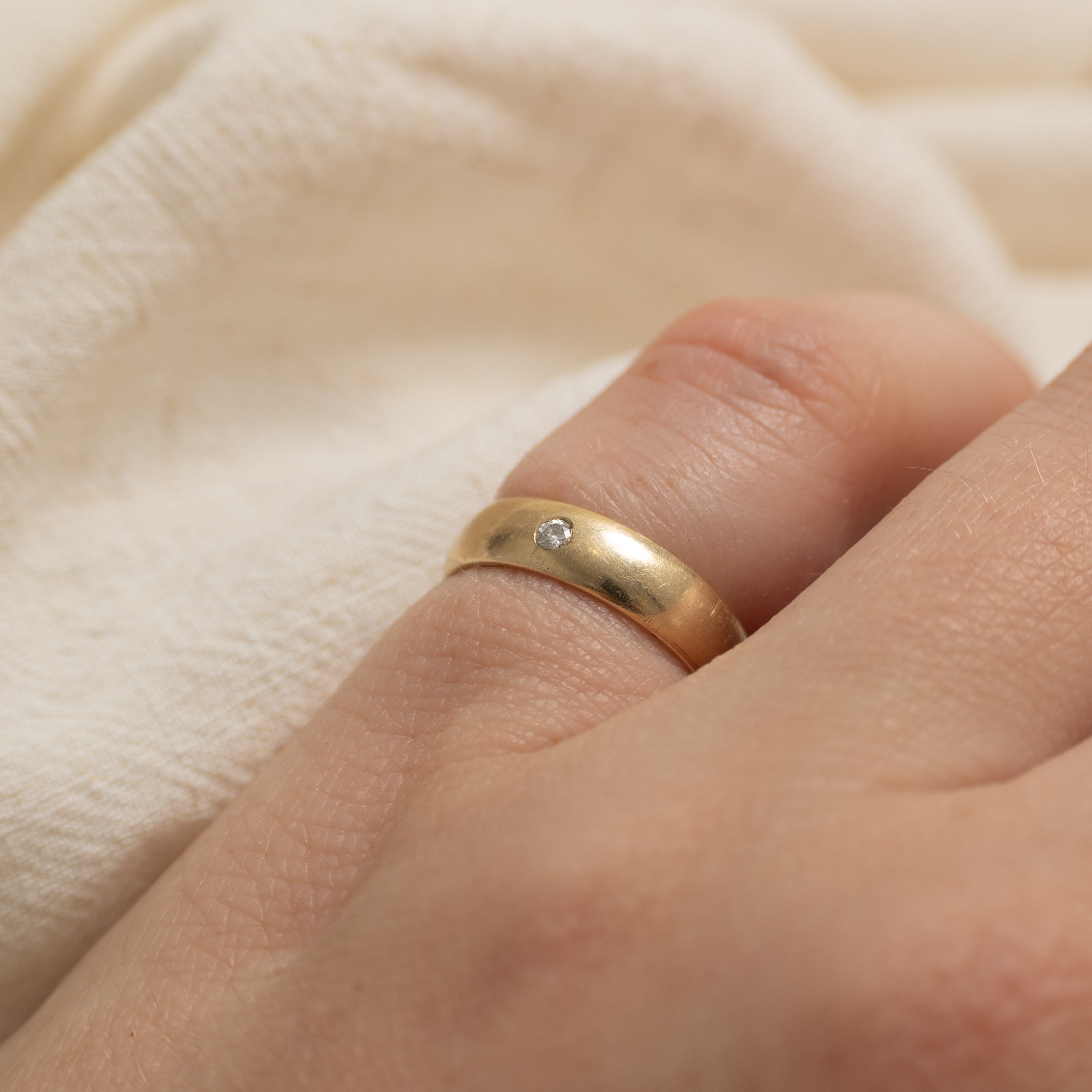 10k Flush Set Diamond Band | SZ 3.5