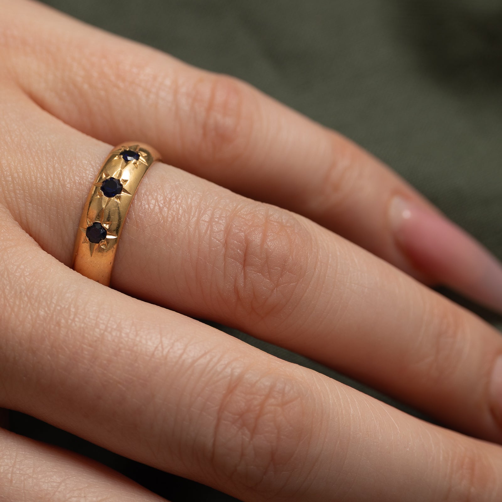 Bague finlandaise trois pierres saphir synthétique 1972 | 0,20 ct | Taille 7,5