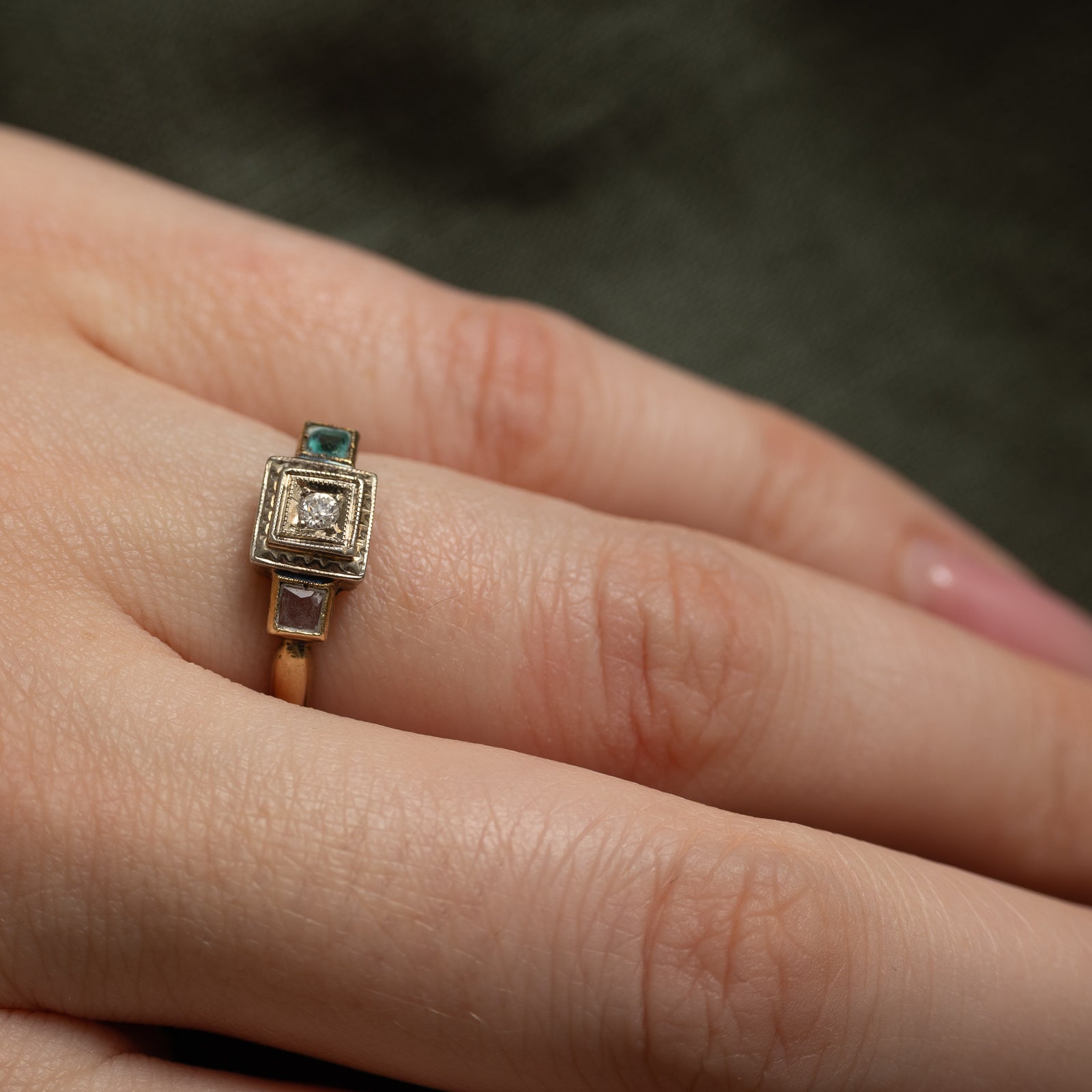Canadian Pseudo Hallmarked Diamond & Pasté Glass Ring | 0.04ct, 0.14ctw | SZ 6.25