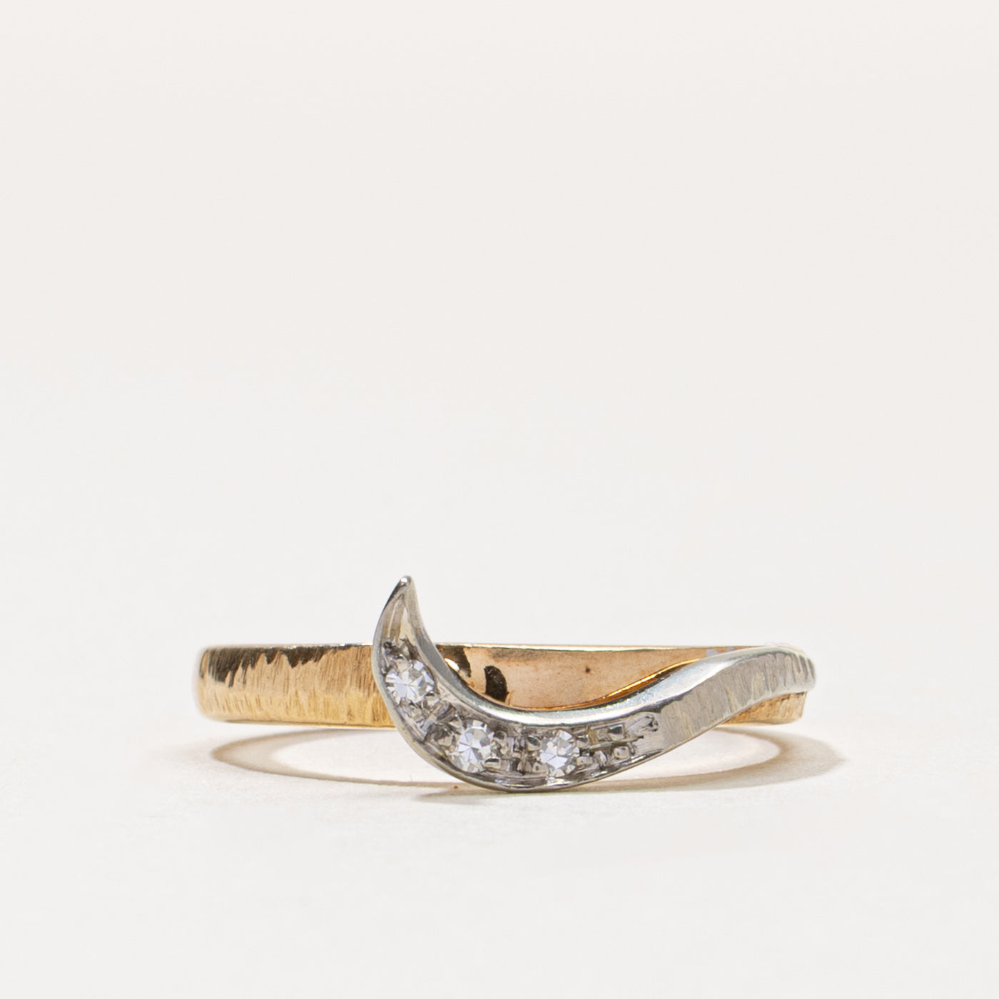 14k Diamond Textured Wave Ring | SZ 5
