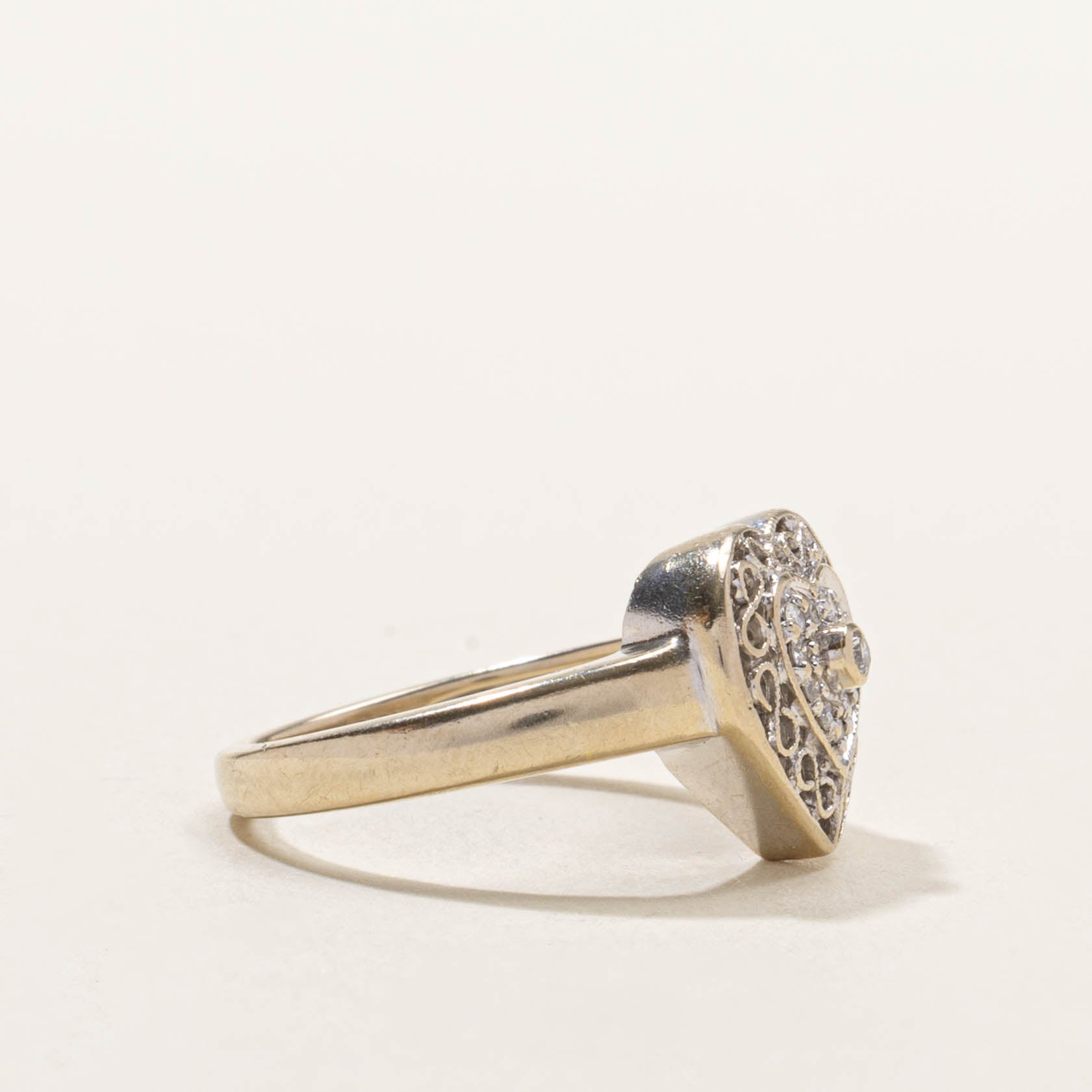18k Bezel Set Diamond Openwork Heart Ring | SZ 6.5