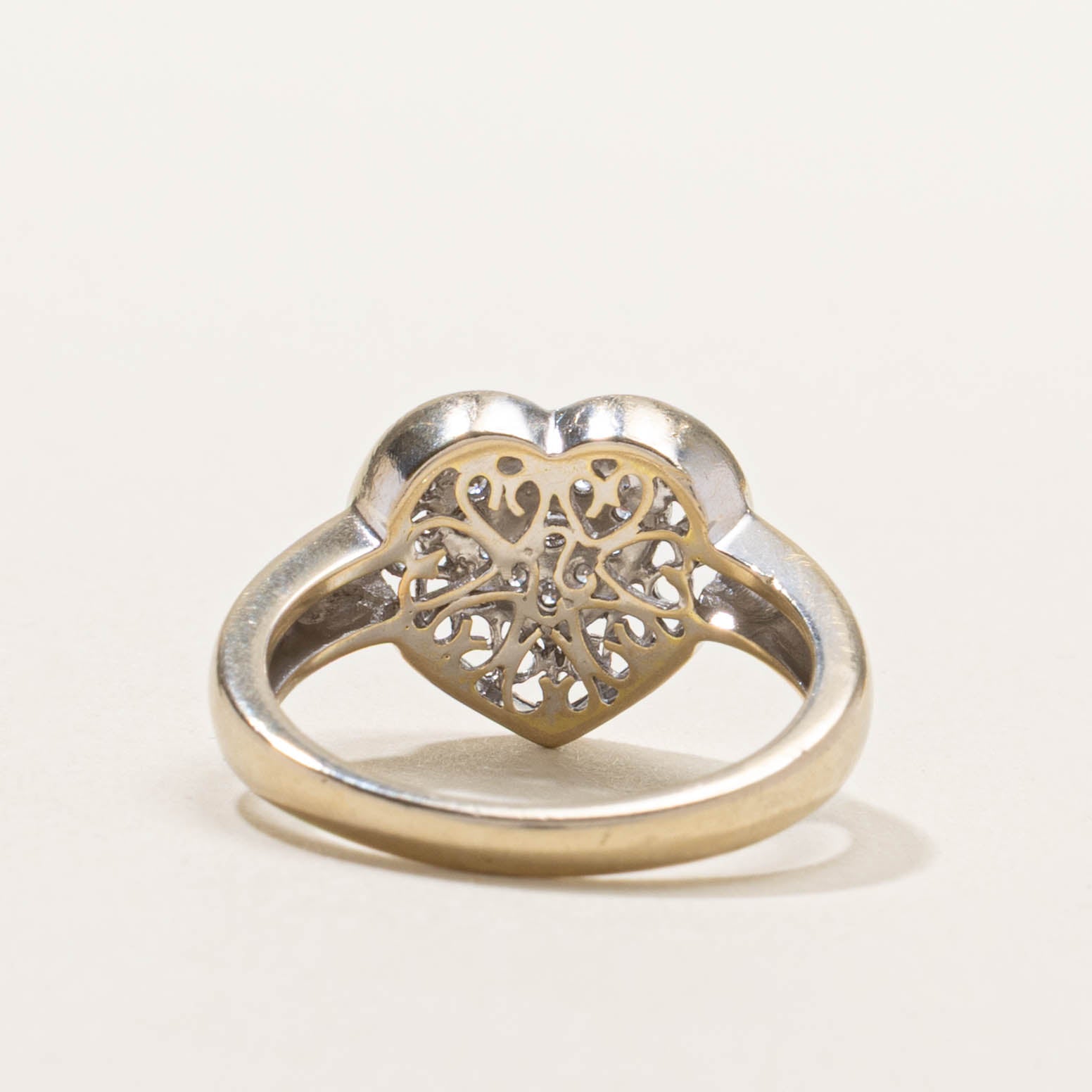 18k Bezel Set Diamond Openwork Heart Ring | SZ 6.5