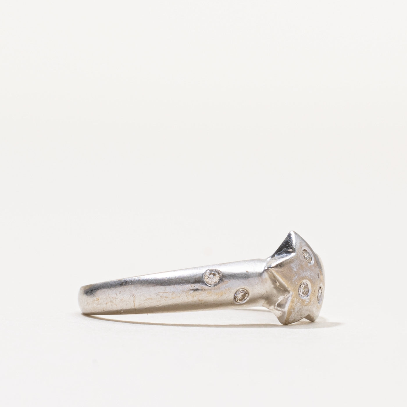 14k Flush Set Diamond Puffed Star Ring | SZ 6.75