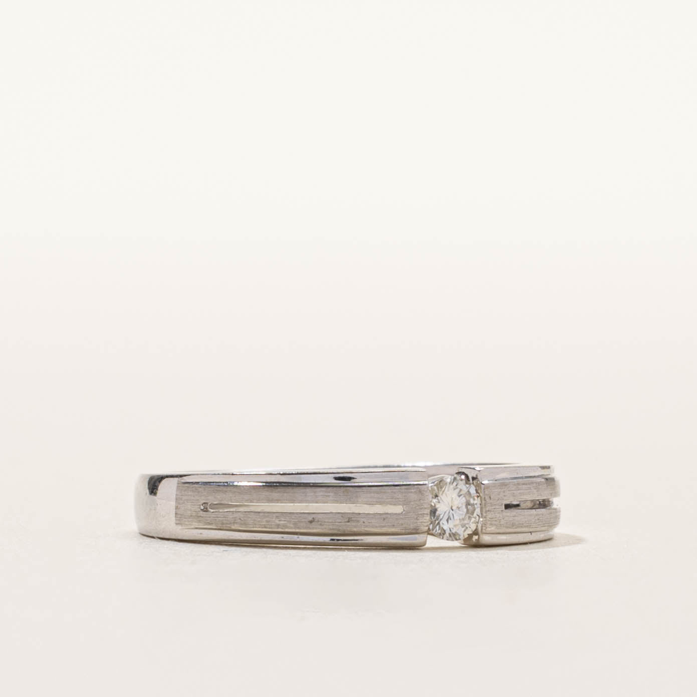 18k Tension Set Diamond Grooved Ring | SZ 5.75